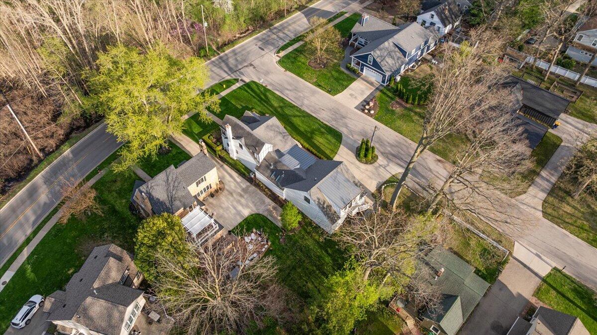 415 Lakeside Drive SE