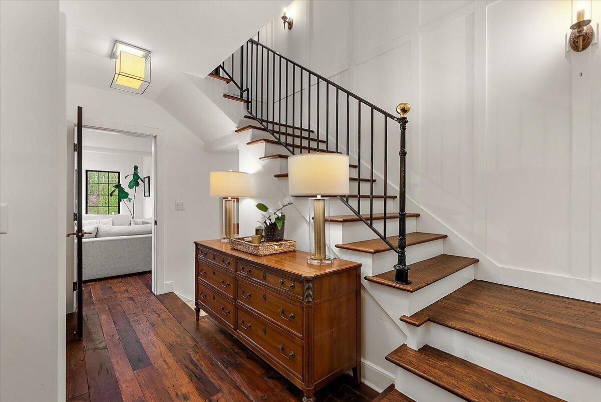415 Lakeside Drive SE