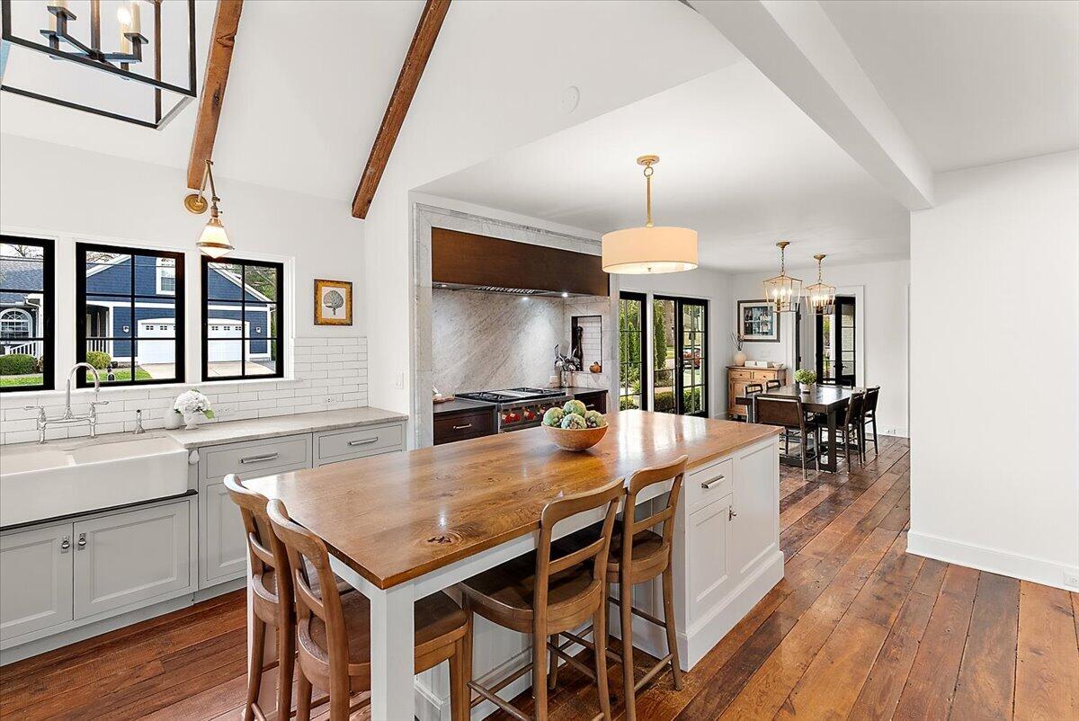 415 Lakeside Drive SE