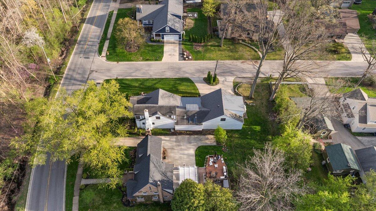 415 Lakeside Drive SE