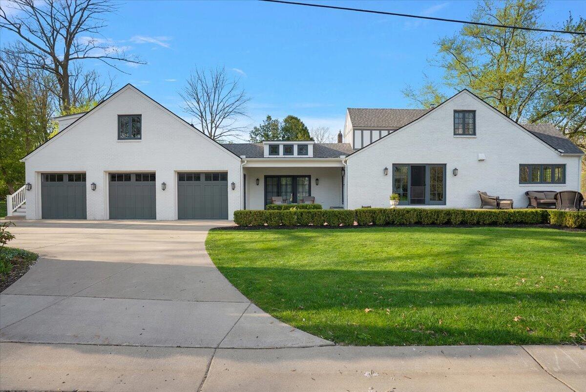 415 Lakeside Drive SE