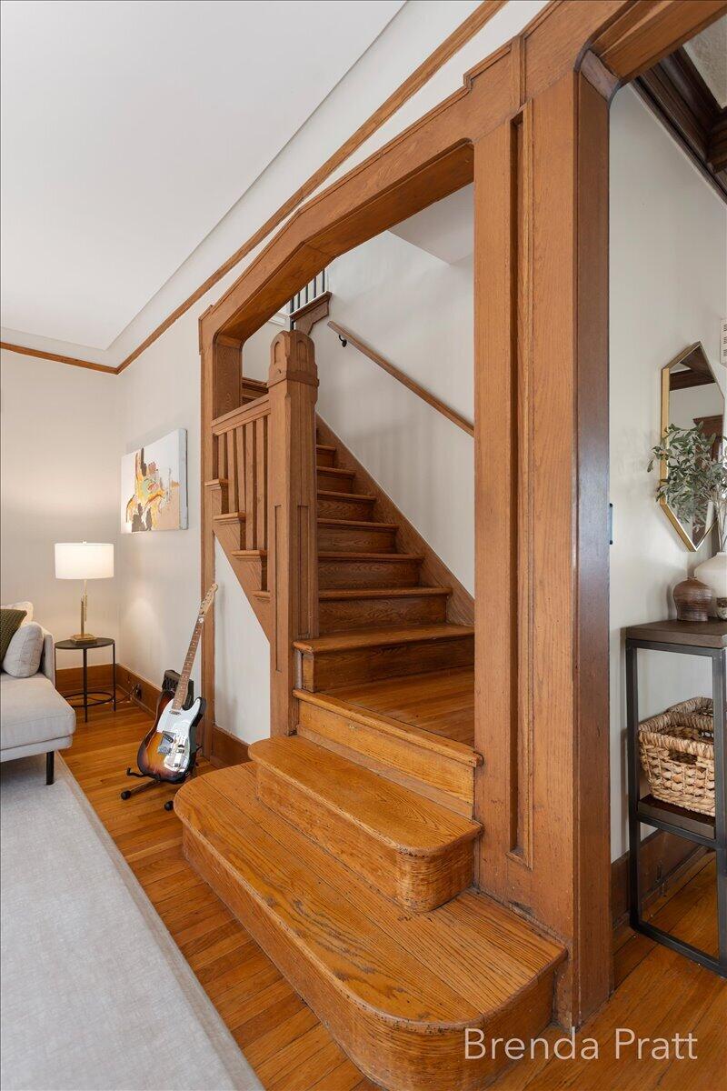 533 Gladstone Drive SE