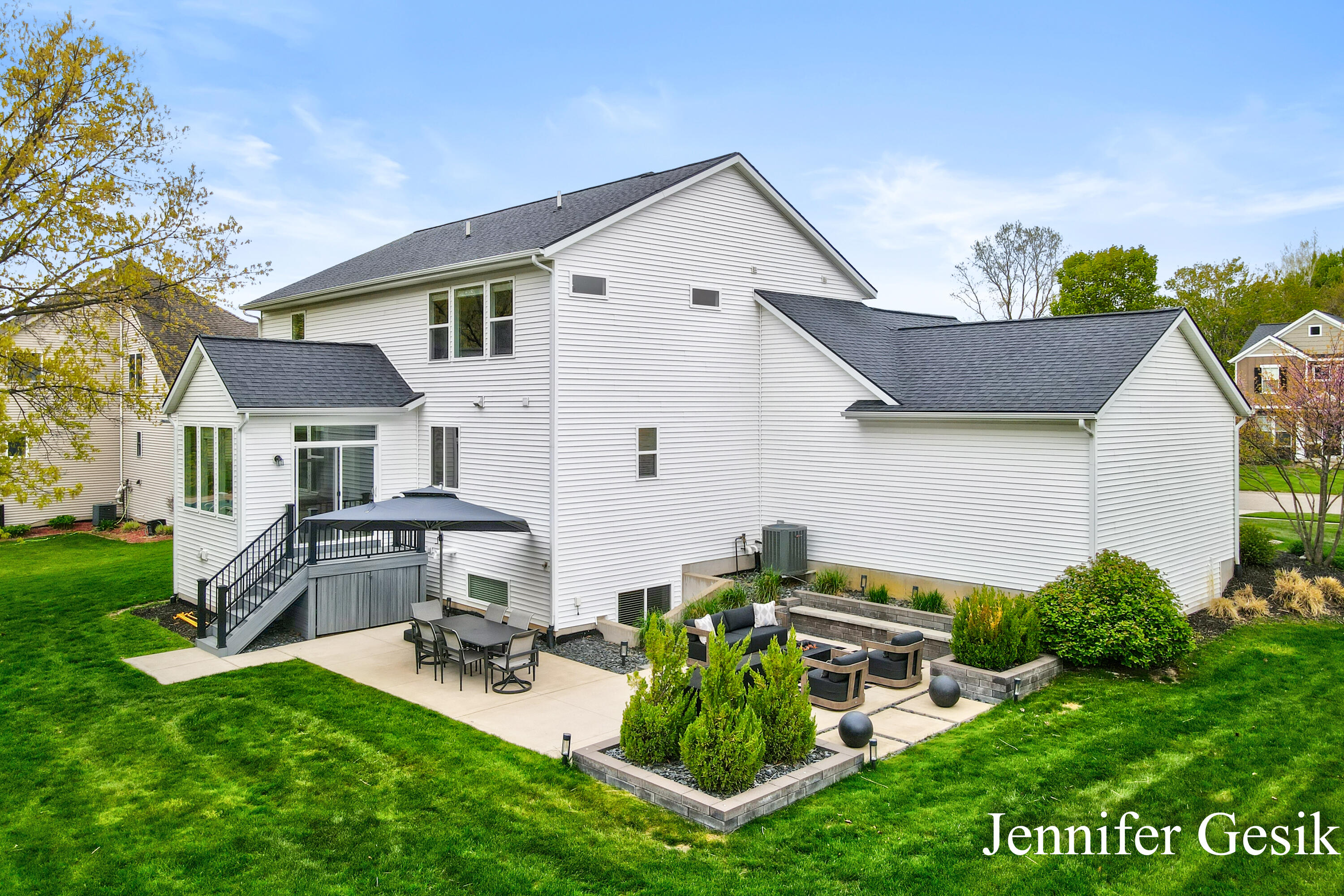 6644 Summer Meadows Drive NE