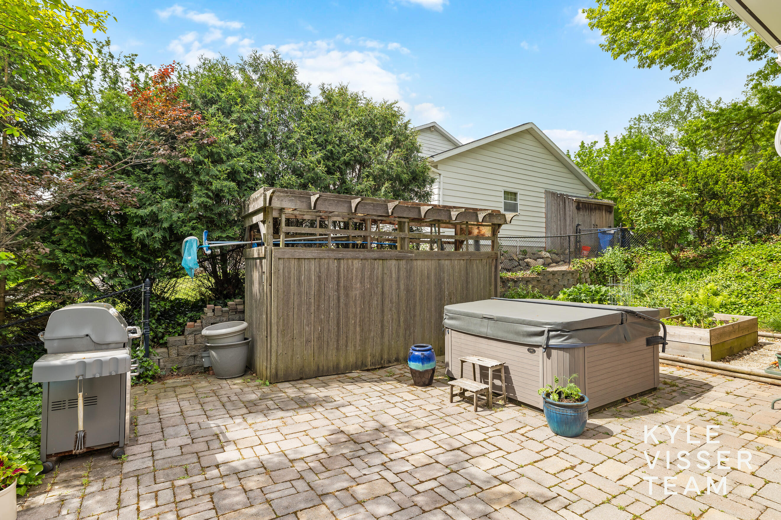 1104 Idema Drive SE