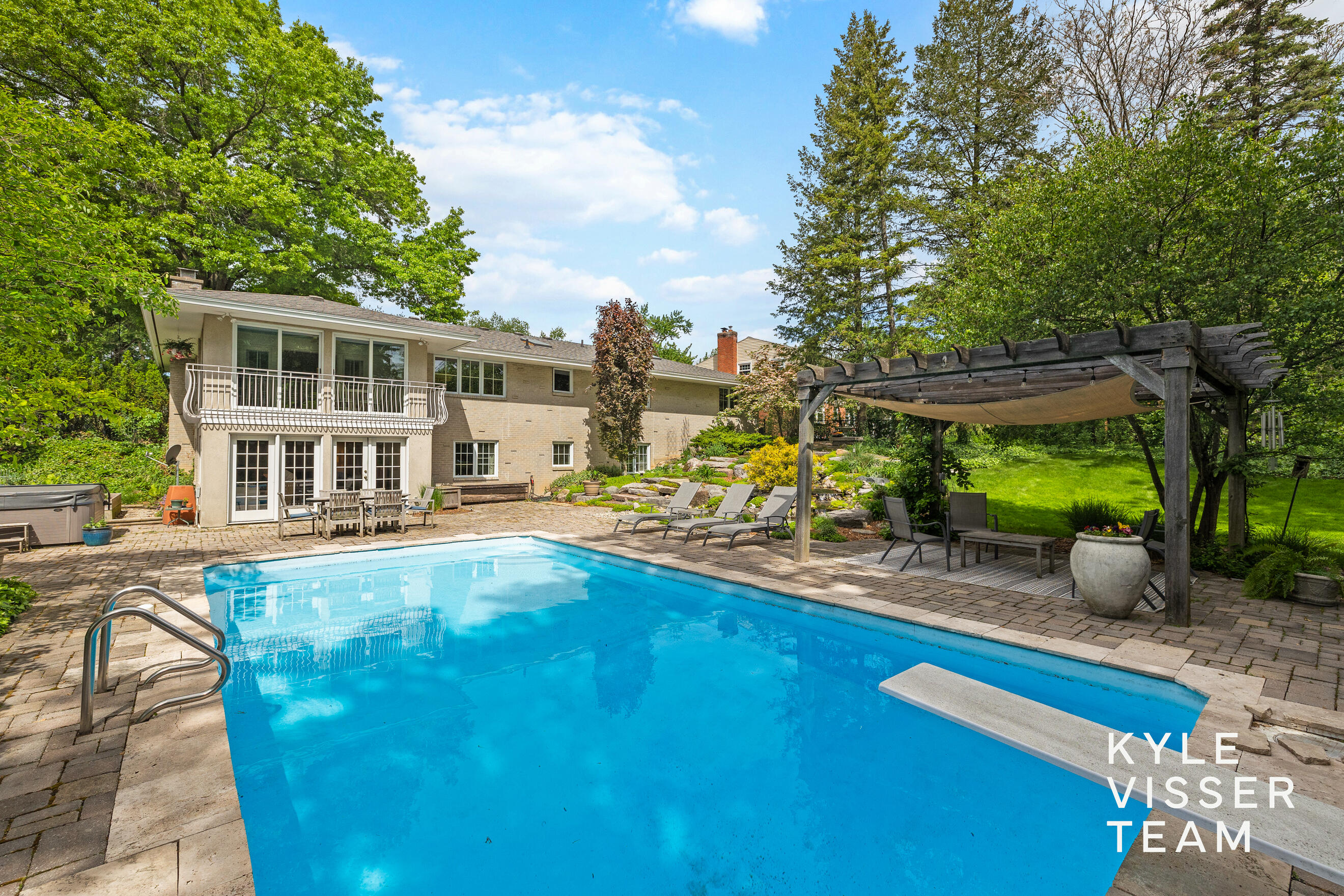 1104 Idema Drive SE