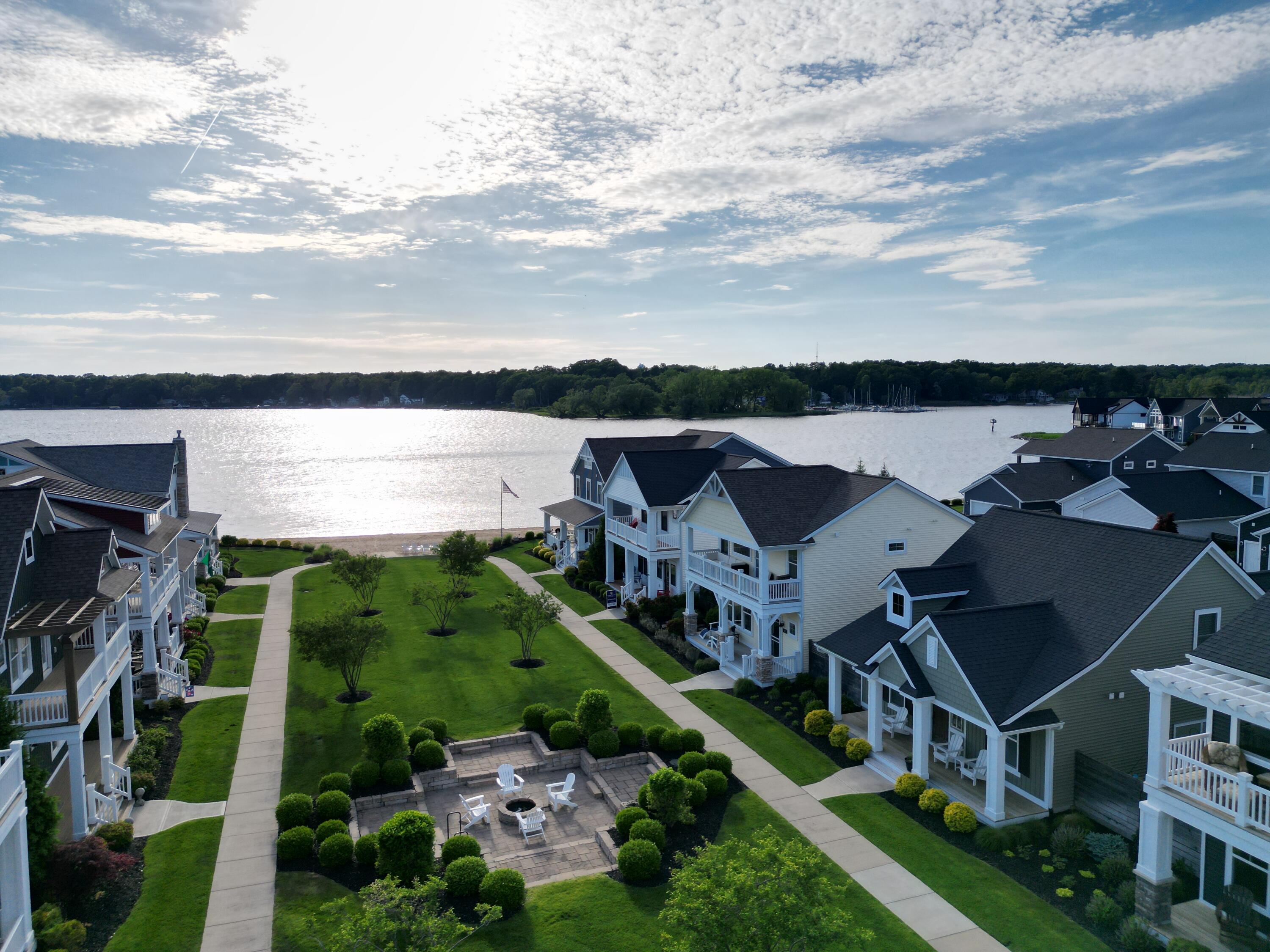 409 W Robinson Drive