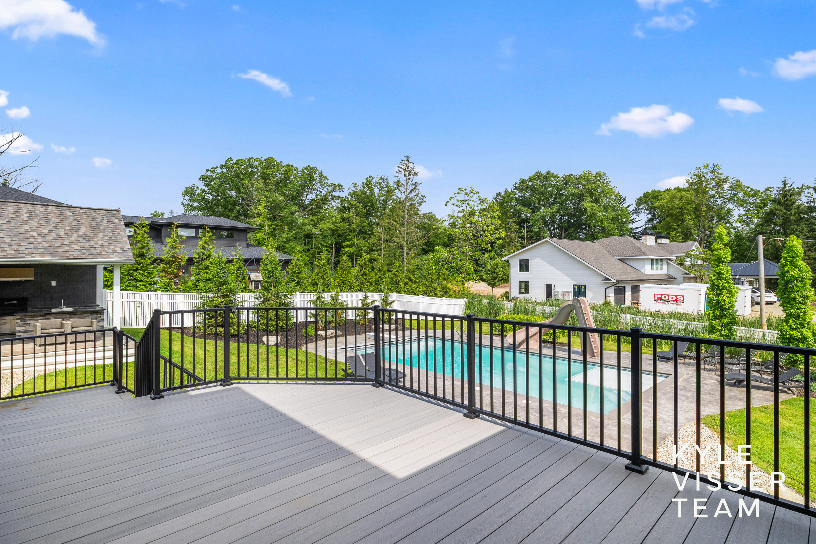 69 Lakeside Drive SE