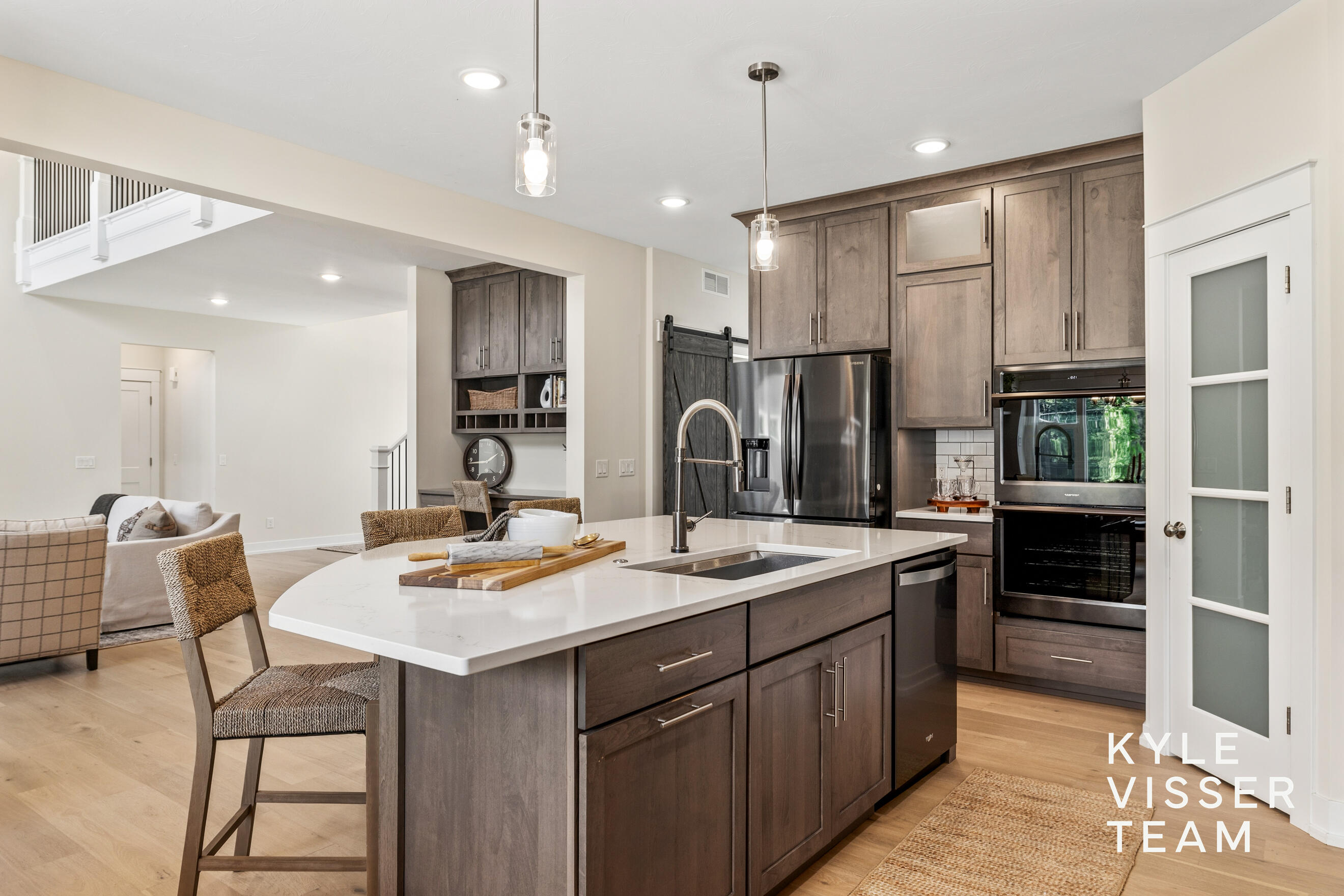 69 Lakeside Drive SE