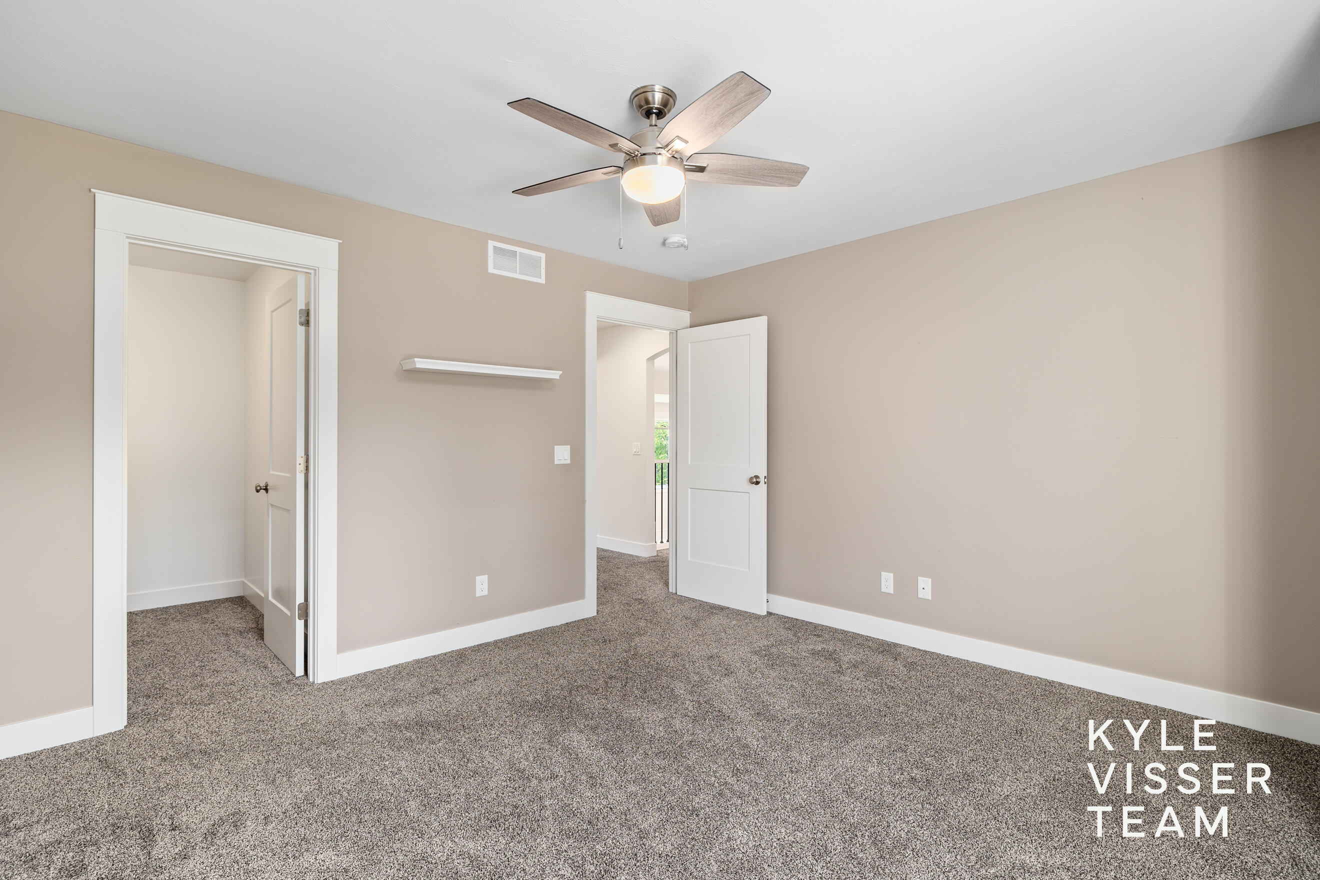 69 Lakeside Drive SE