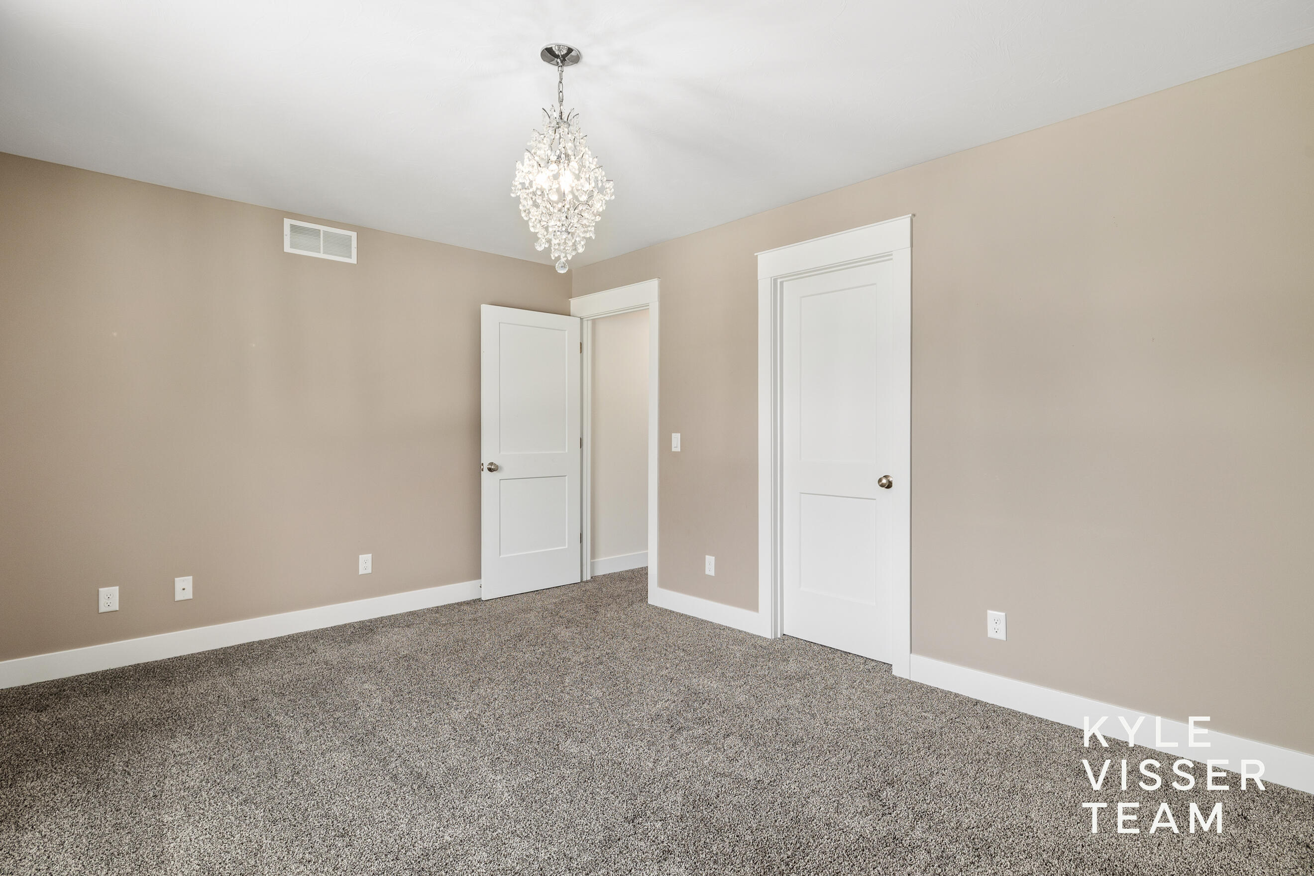 69 Lakeside Drive SE