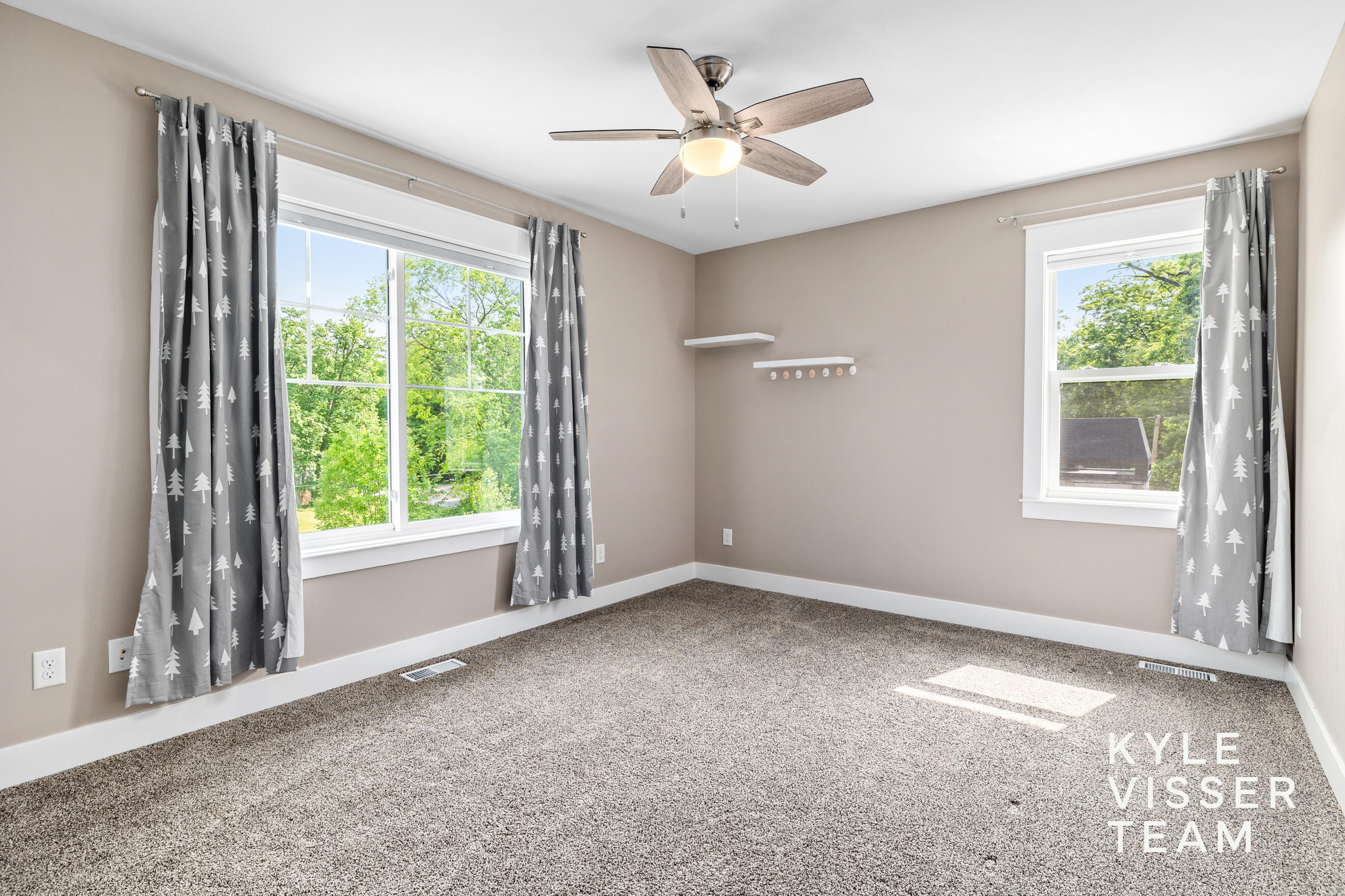 69 Lakeside Drive SE
