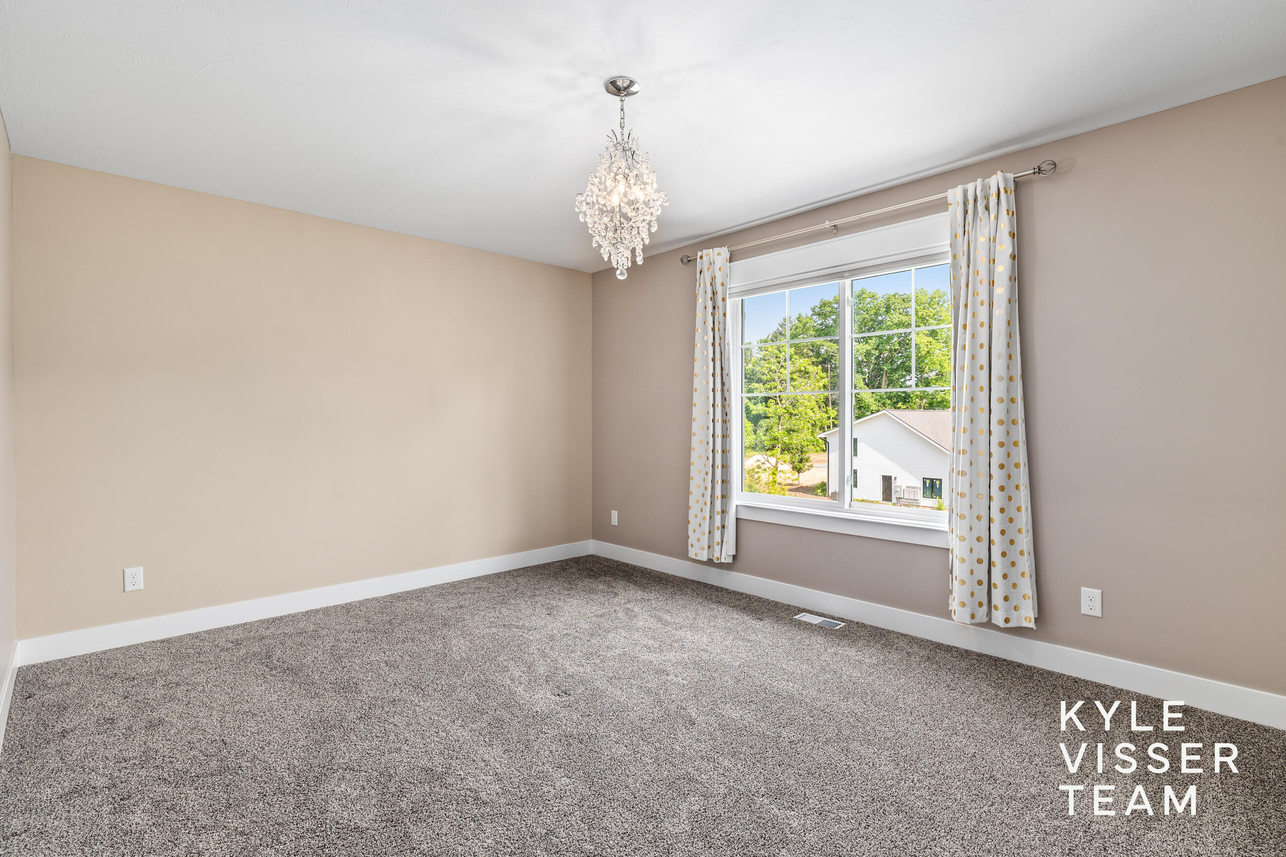 69 Lakeside Drive SE