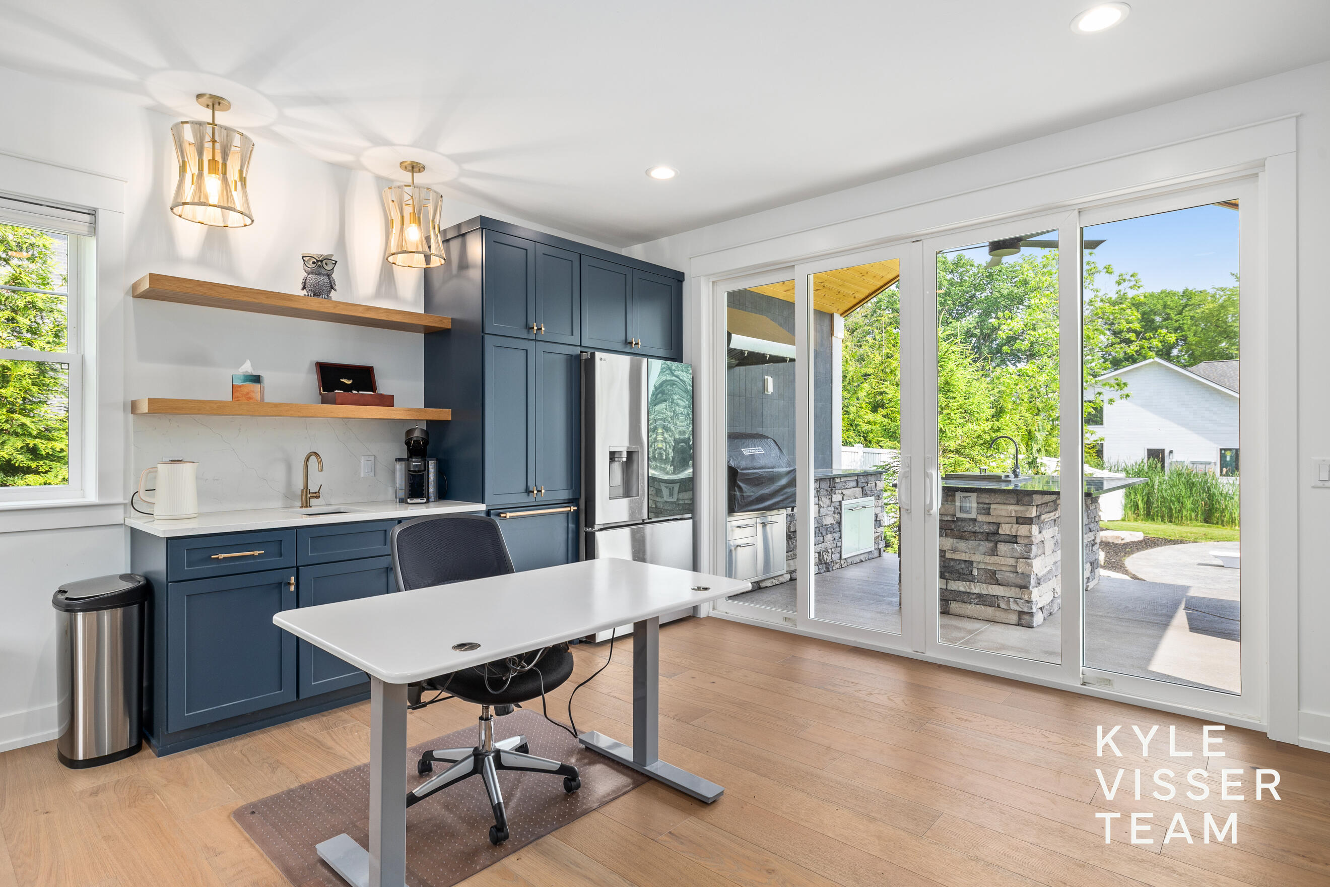 69 Lakeside Drive SE