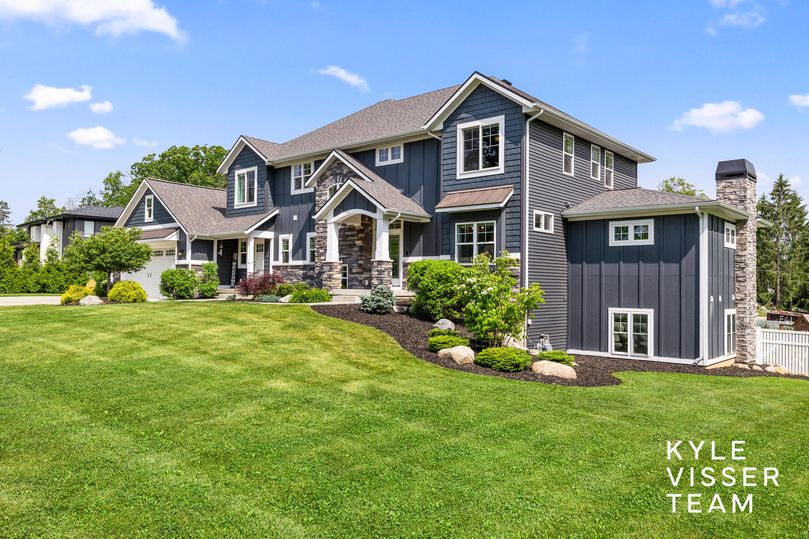 69 Lakeside Drive SE