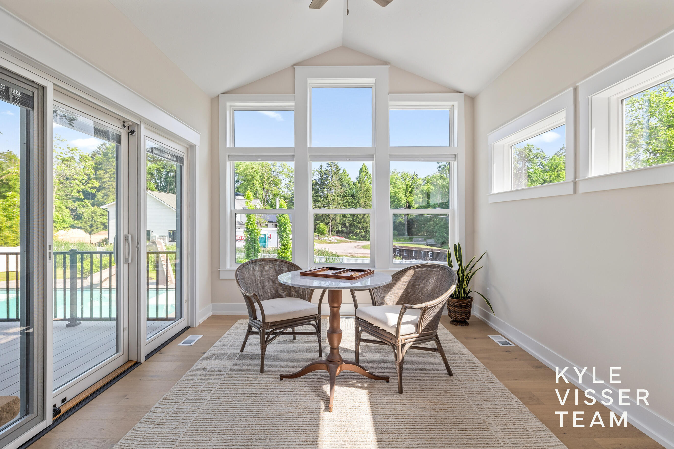 69 Lakeside Drive SE