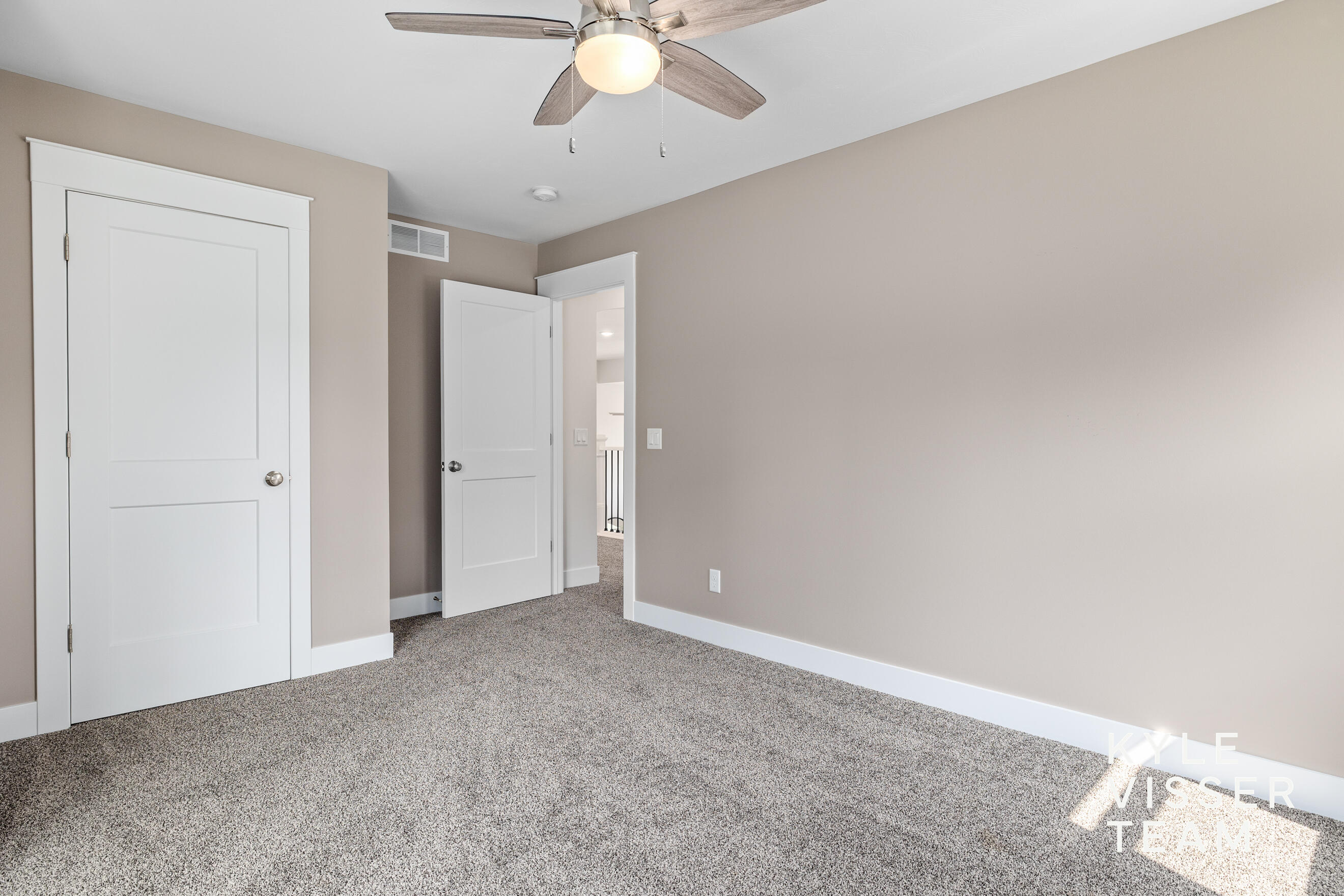 69 Lakeside Drive SE