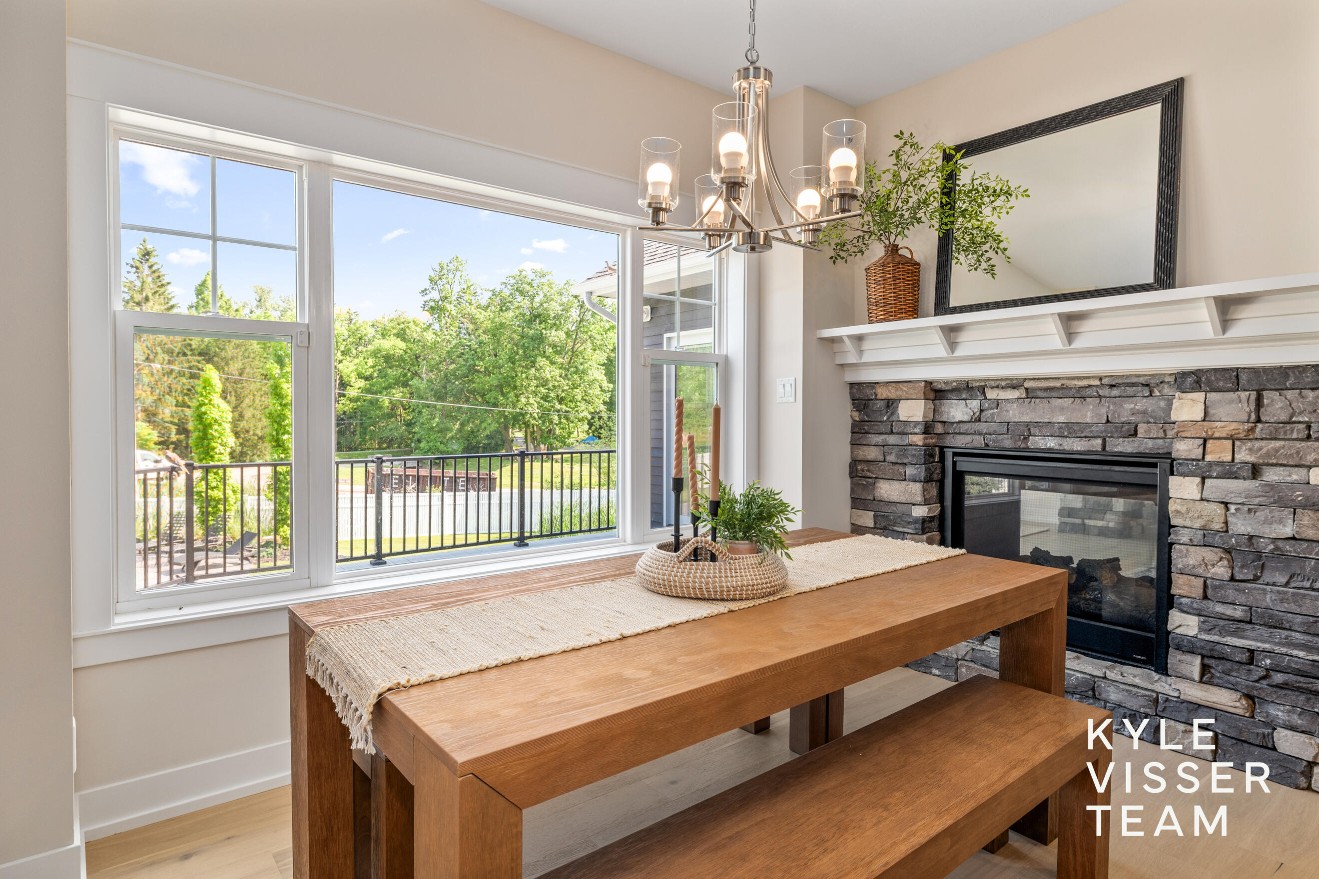 69 Lakeside Drive SE