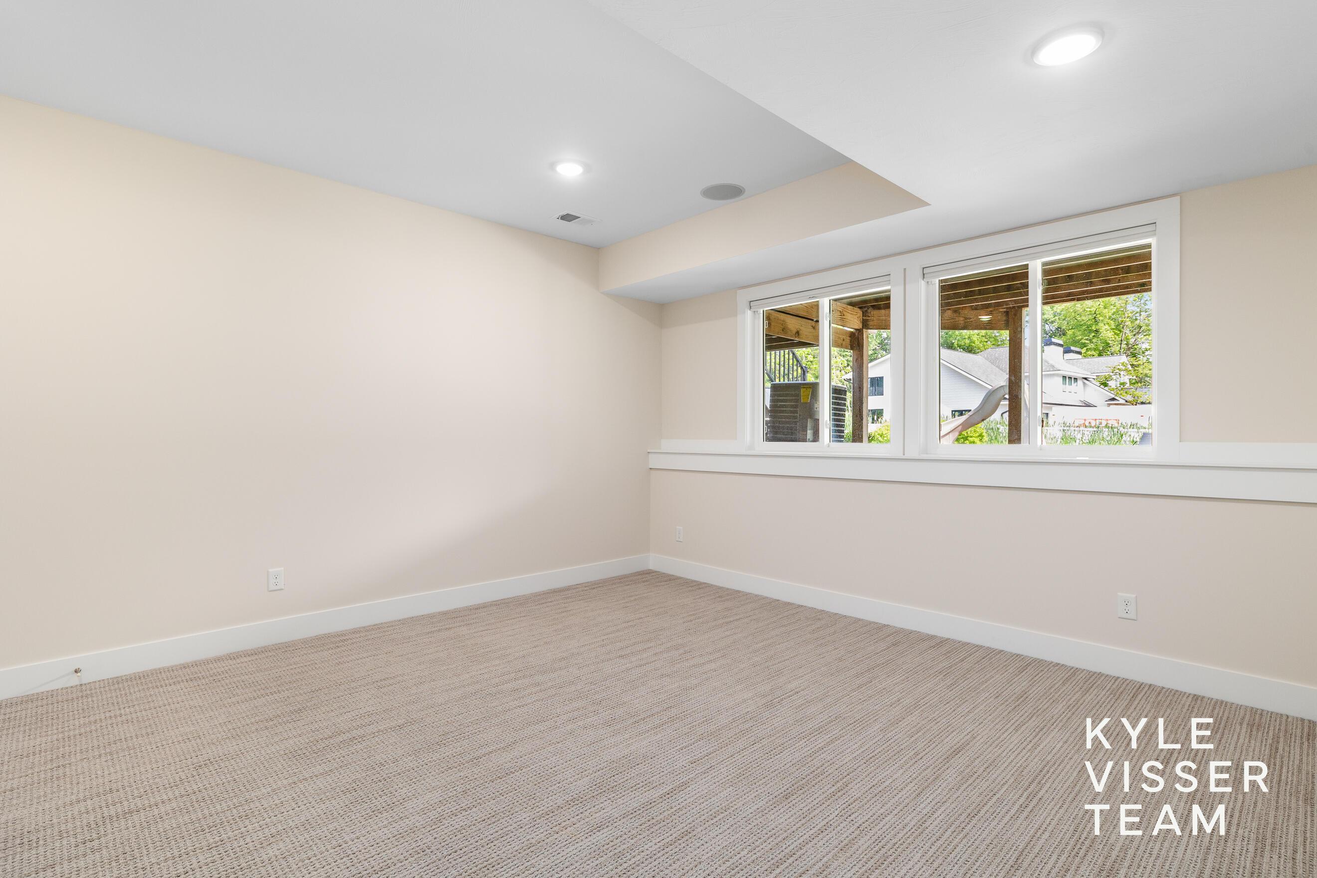 69 Lakeside Drive SE