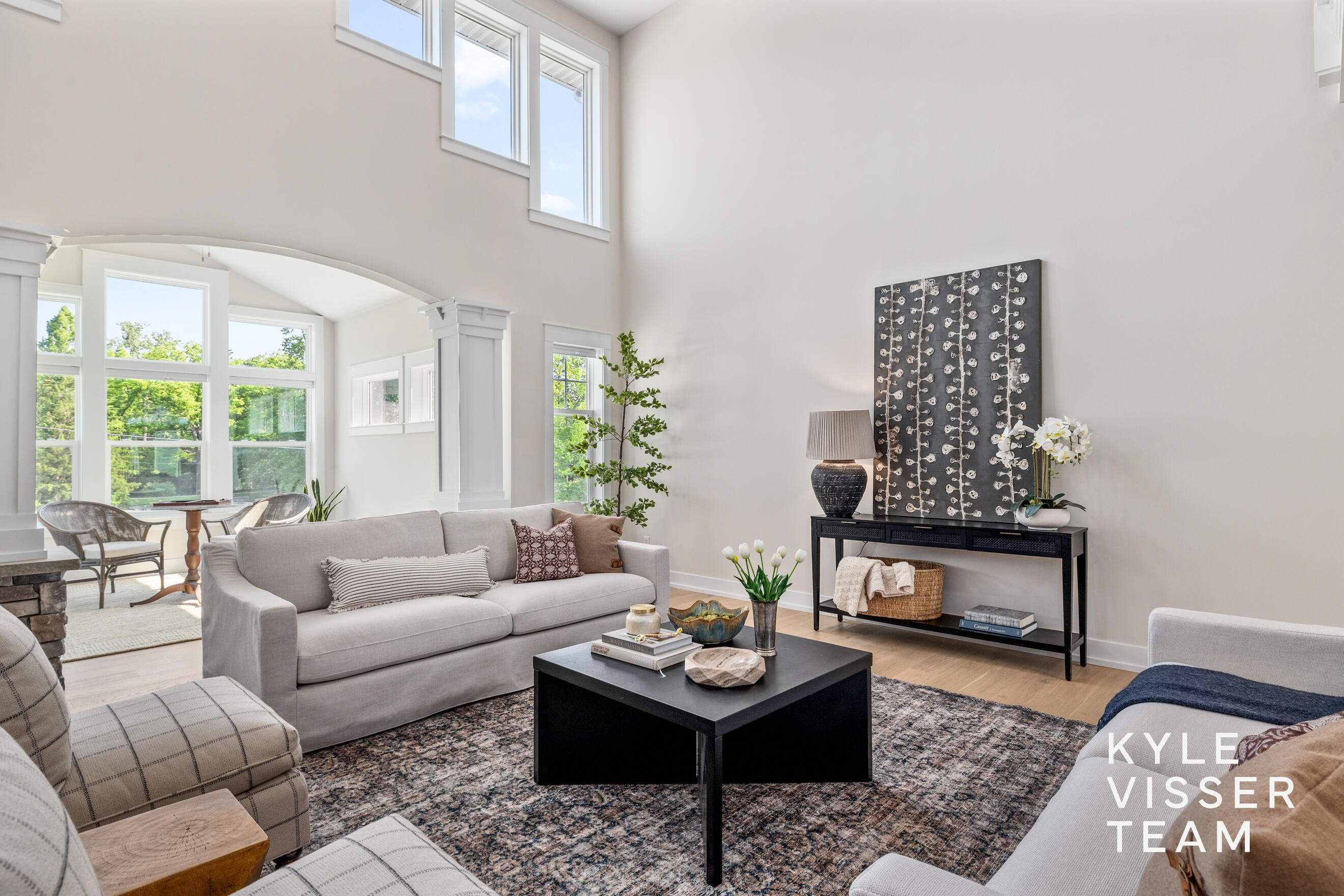 69 Lakeside Drive SE