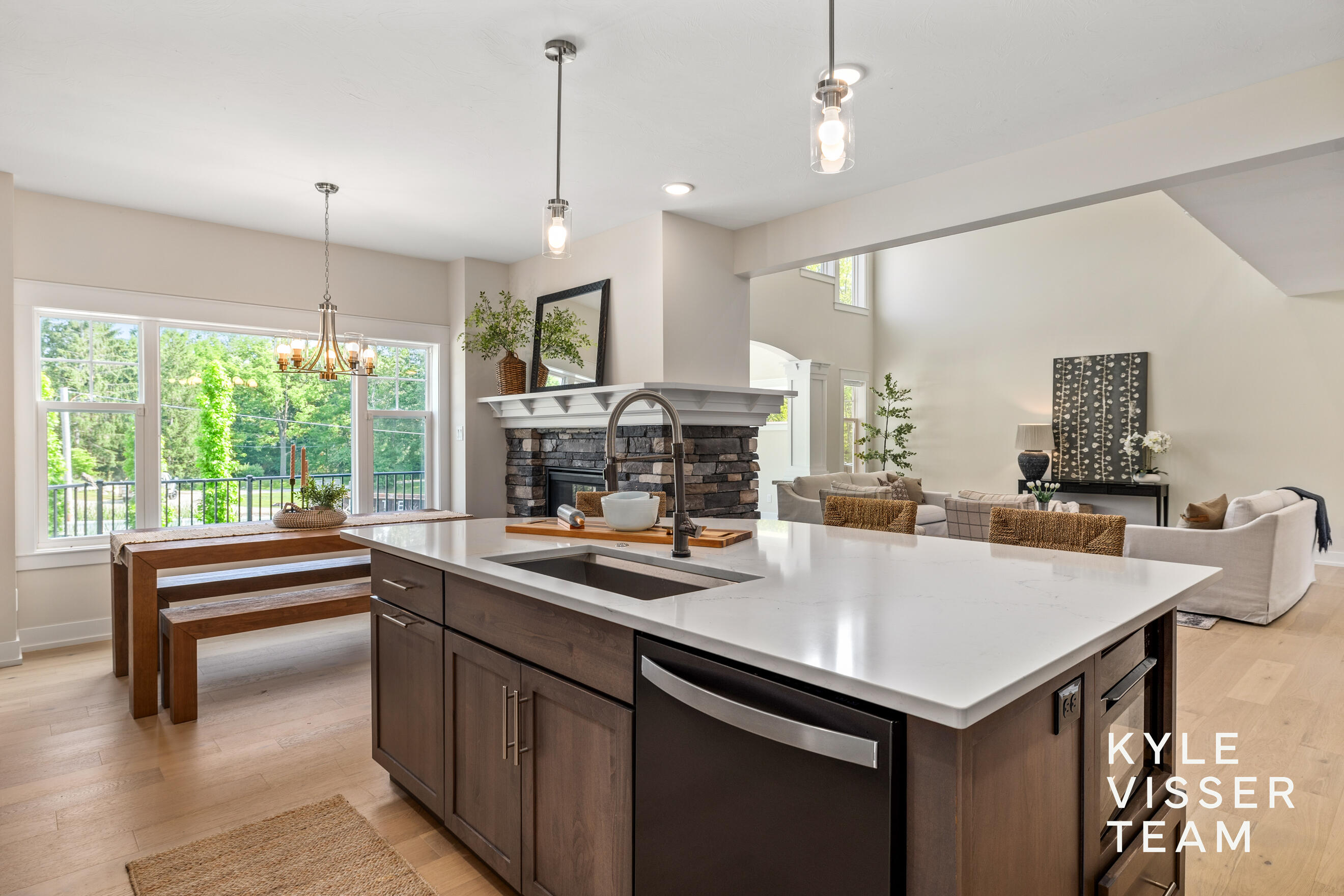 69 Lakeside Drive SE