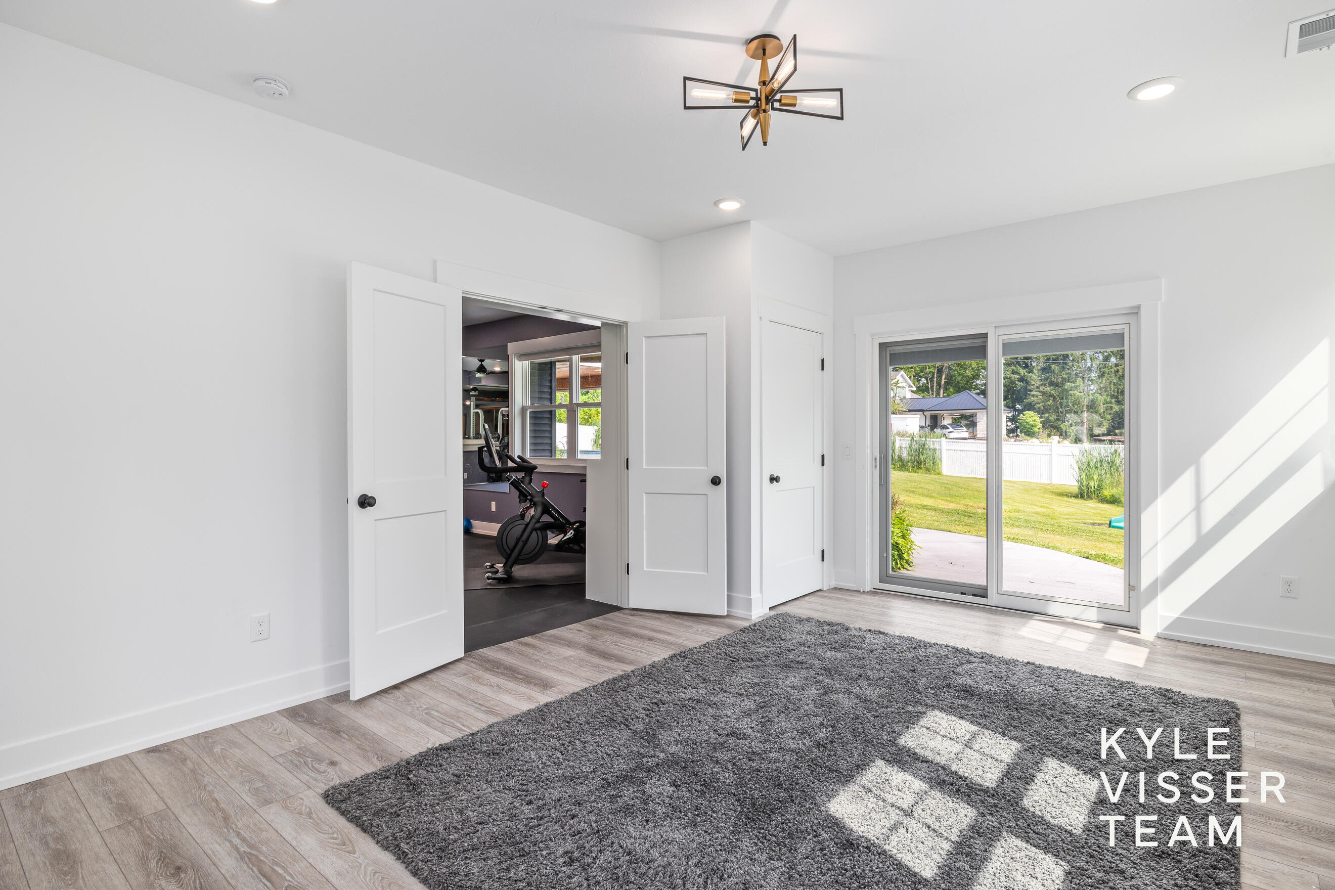69 Lakeside Drive SE
