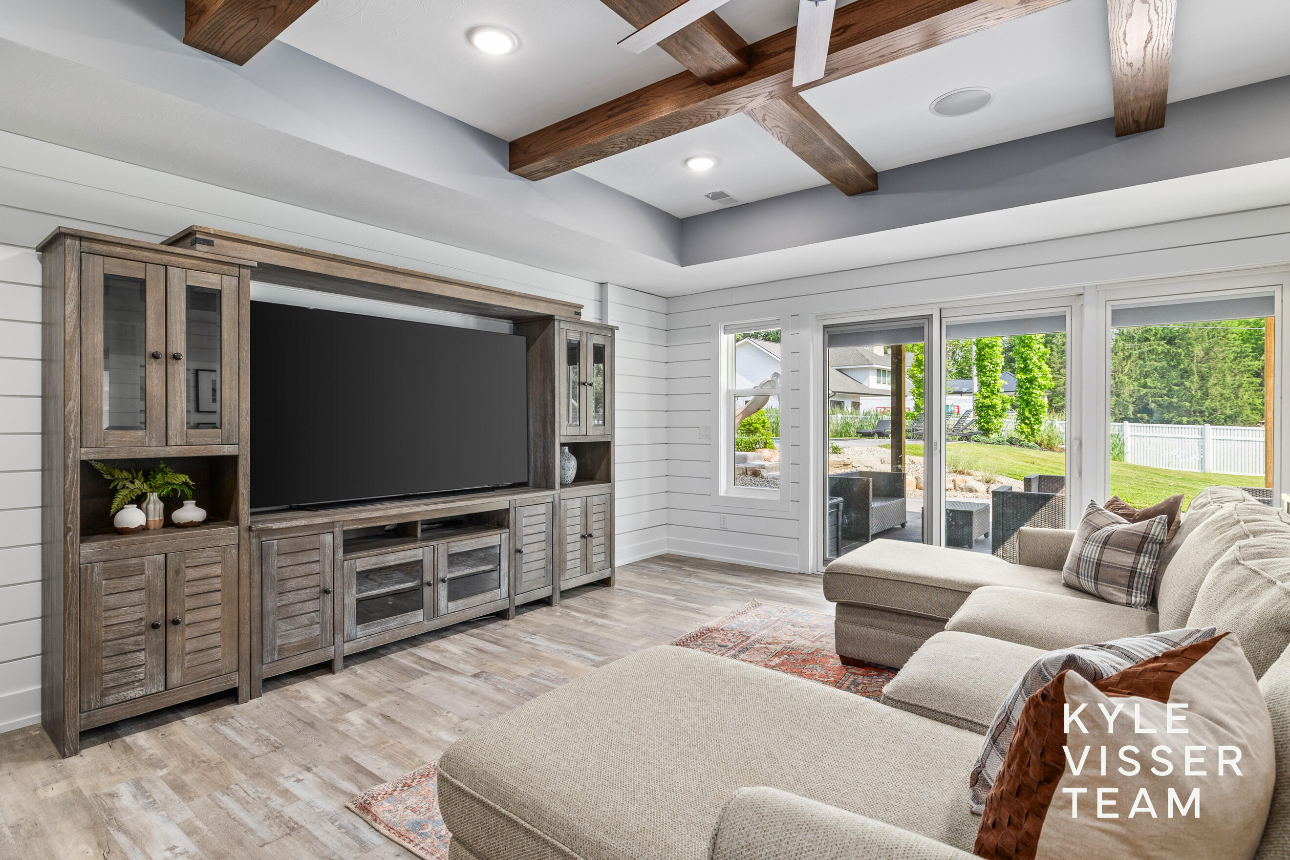 69 Lakeside Drive SE