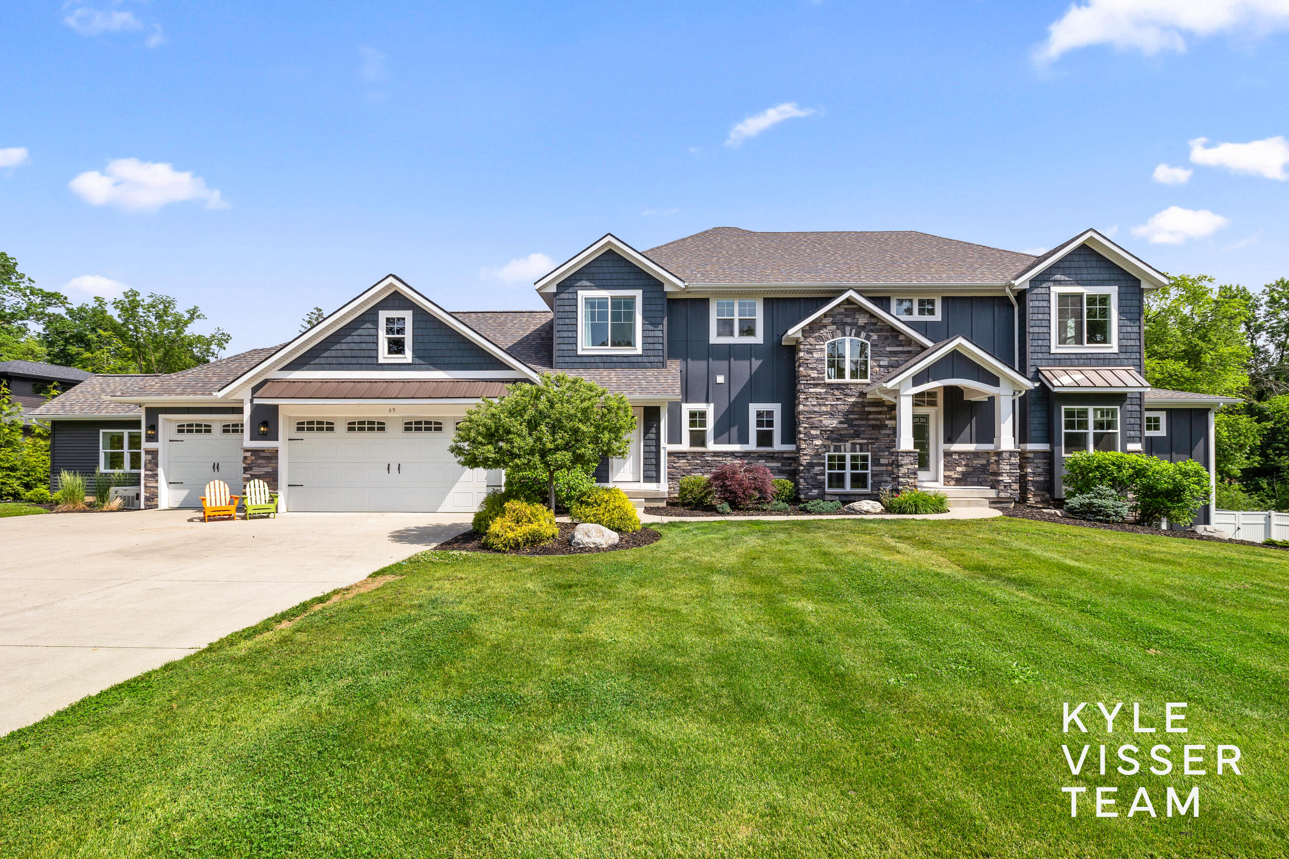 69 Lakeside Drive SE