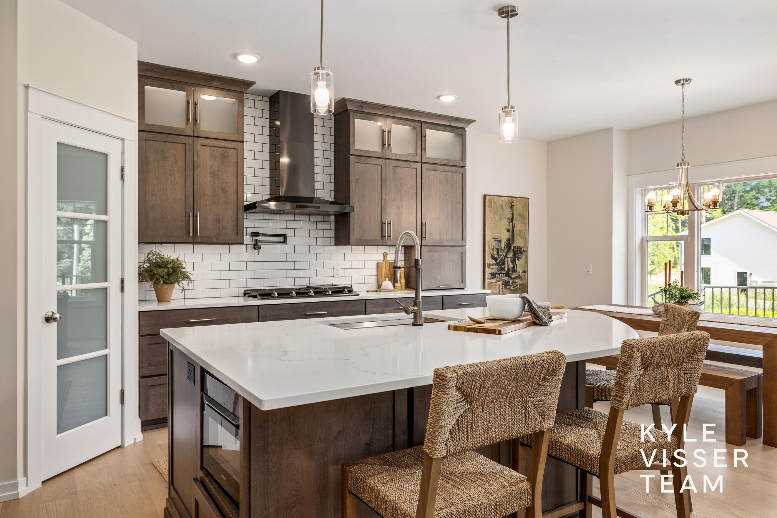 69 Lakeside Drive SE
