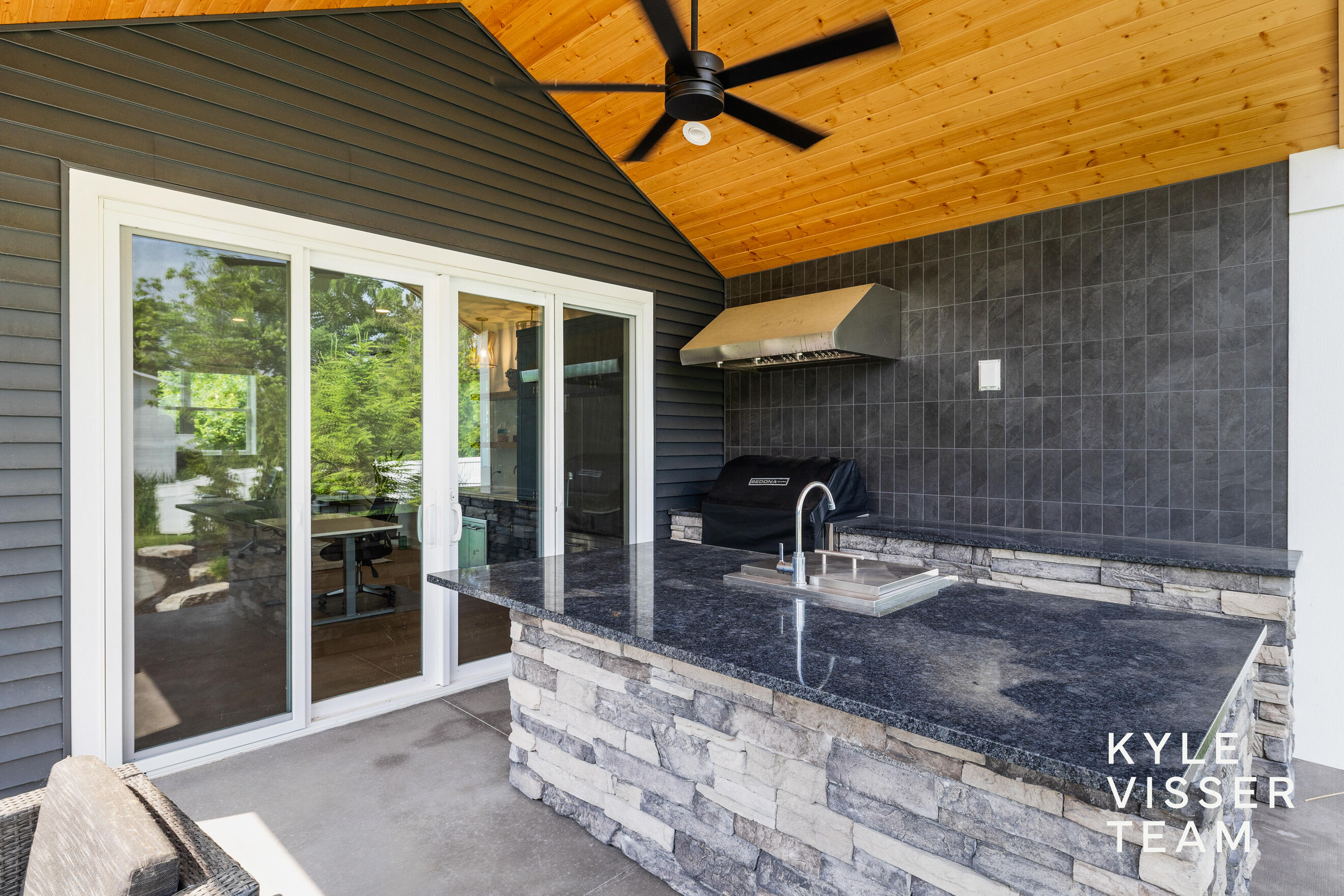 69 Lakeside Drive SE