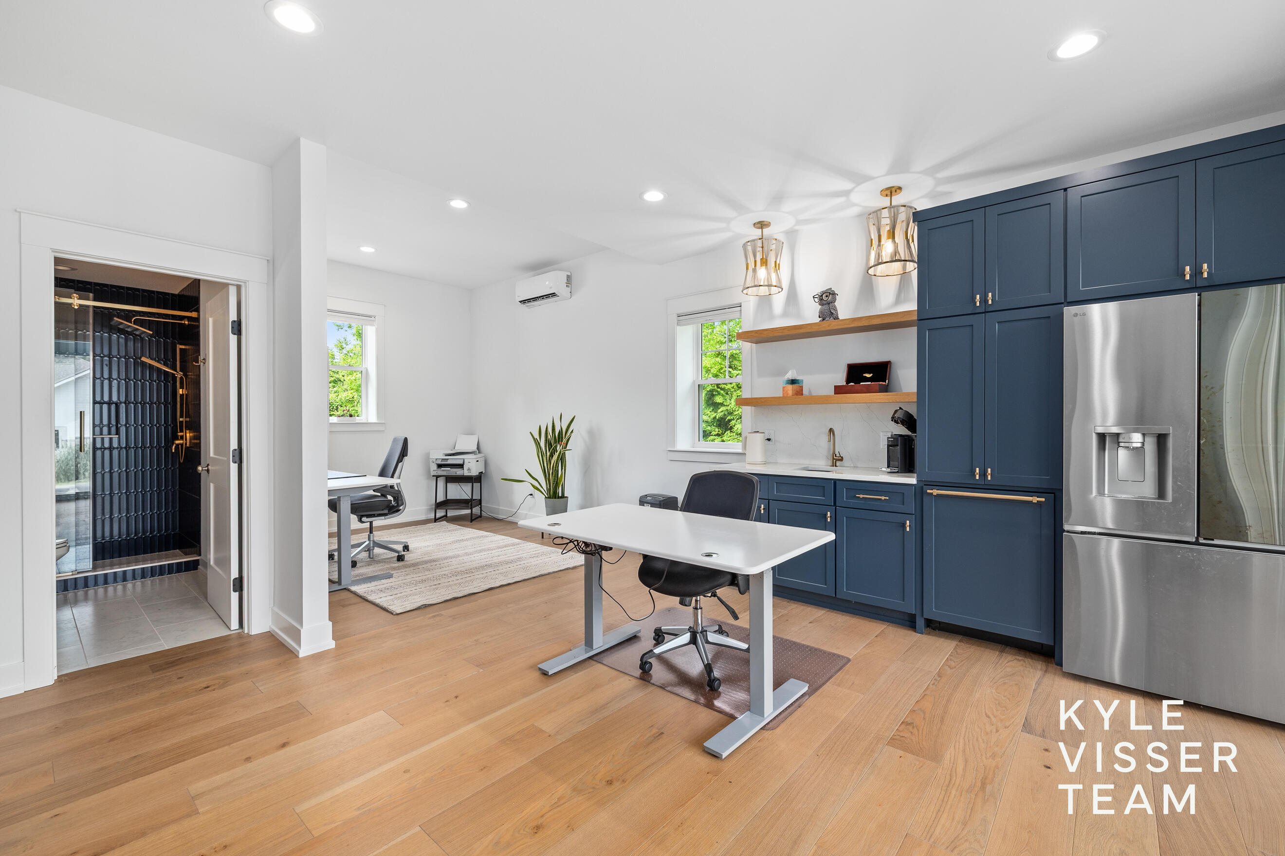 69 Lakeside Drive SE