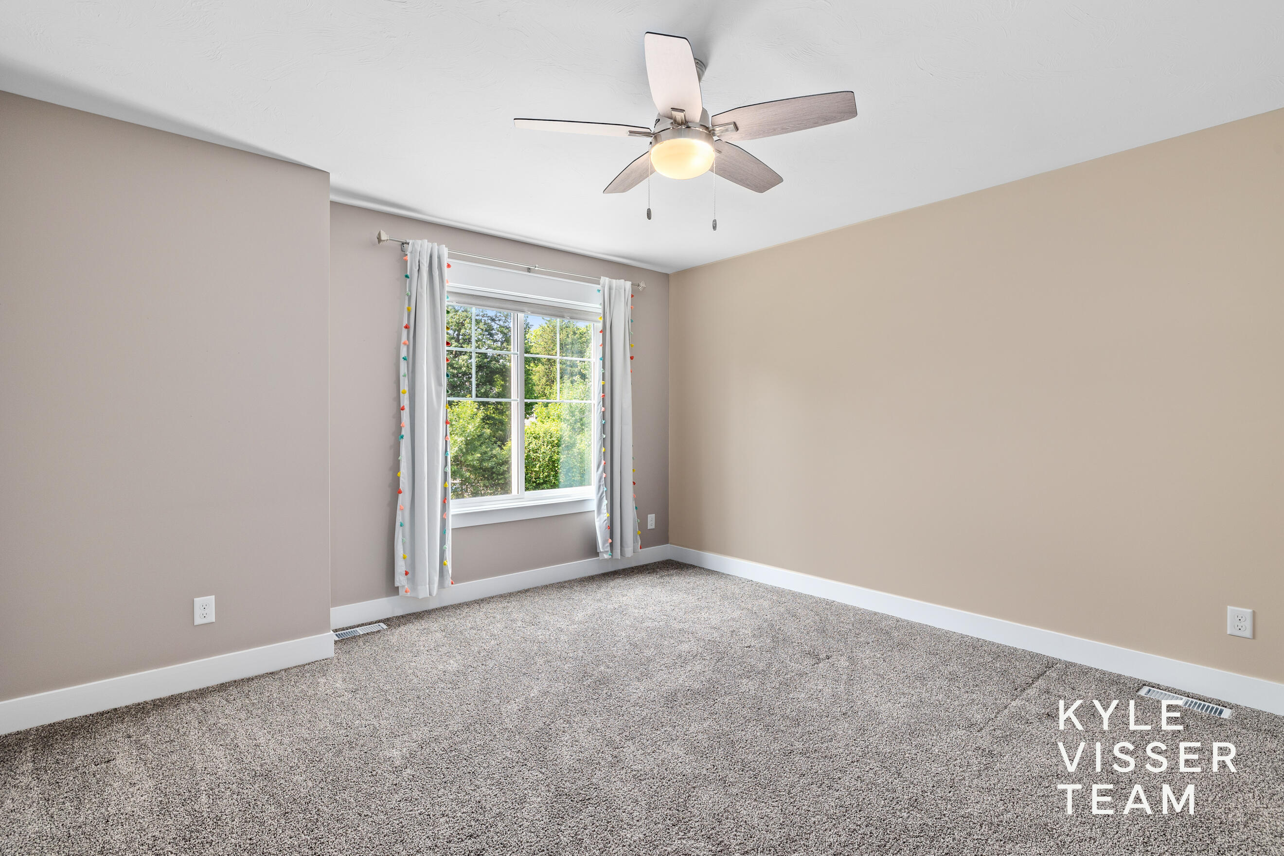 69 Lakeside Drive SE