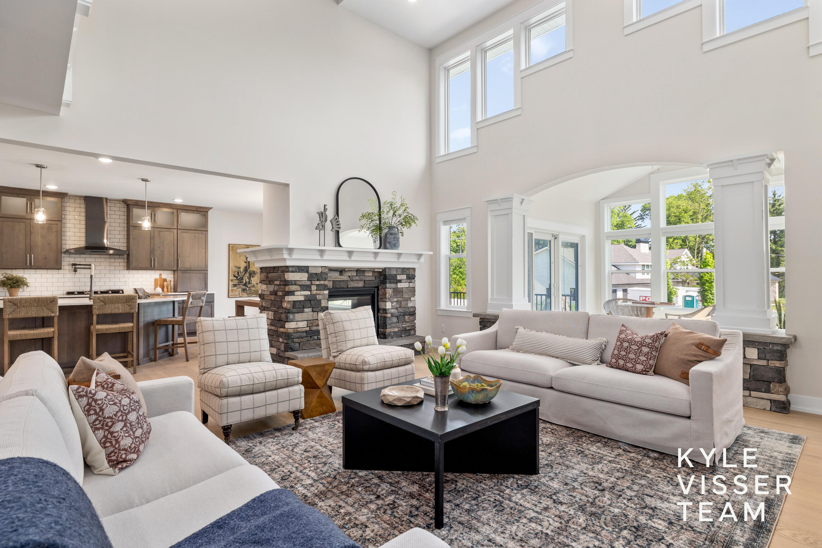 69 Lakeside Drive SE