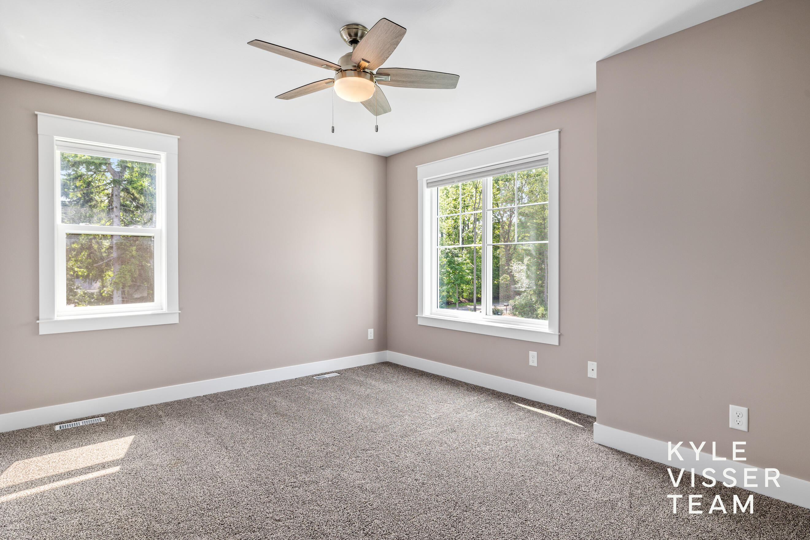69 Lakeside Drive SE