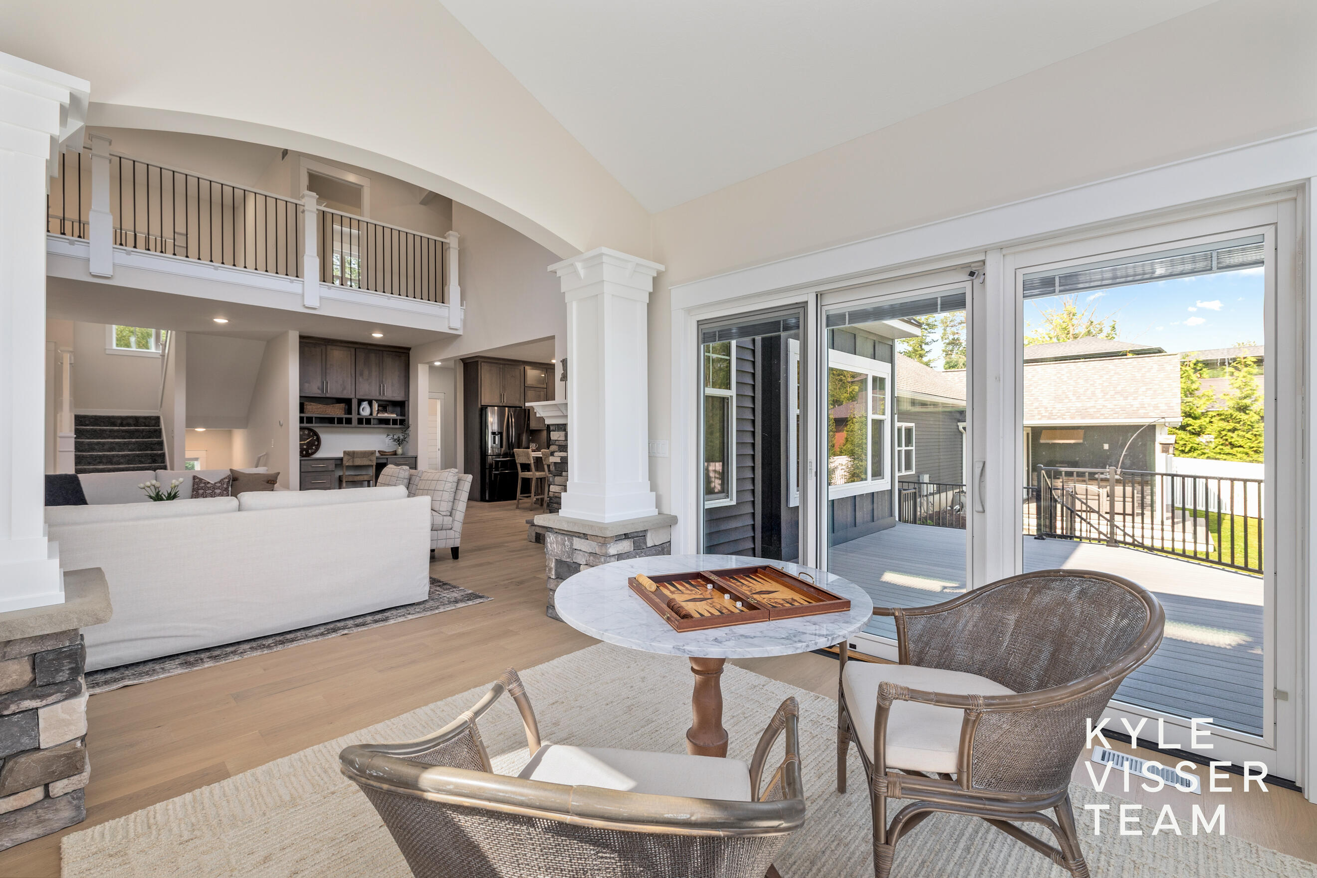 69 Lakeside Drive SE