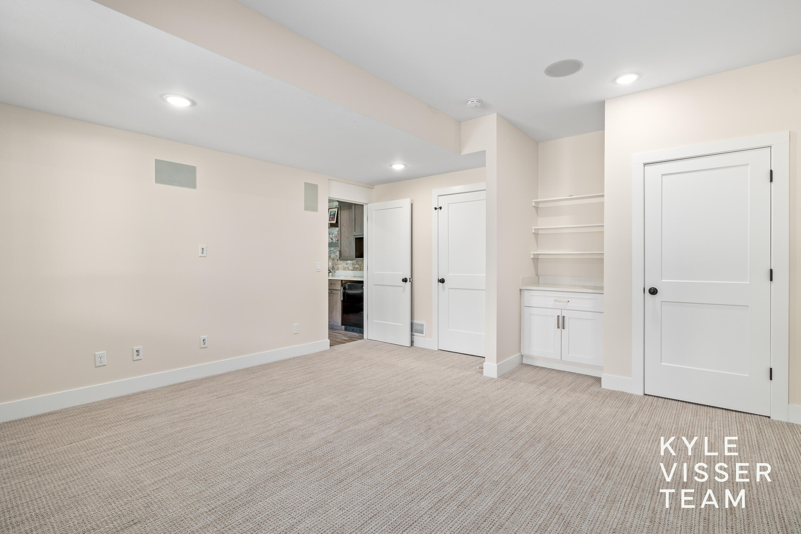 69 Lakeside Drive SE