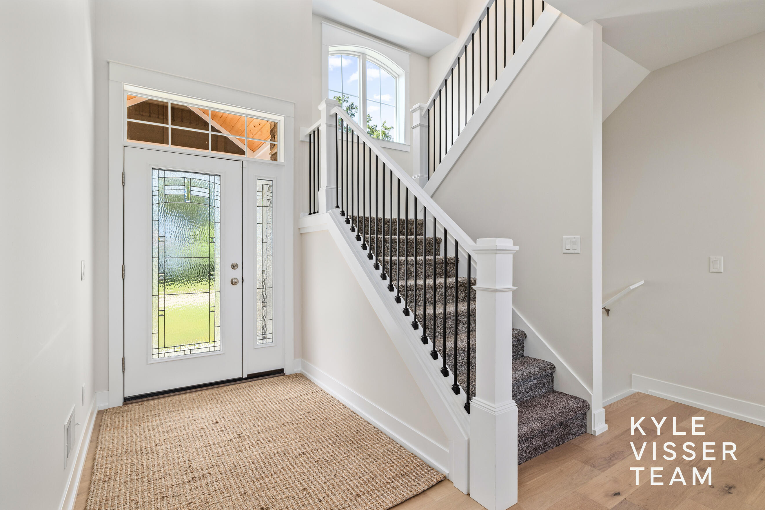 69 Lakeside Drive SE