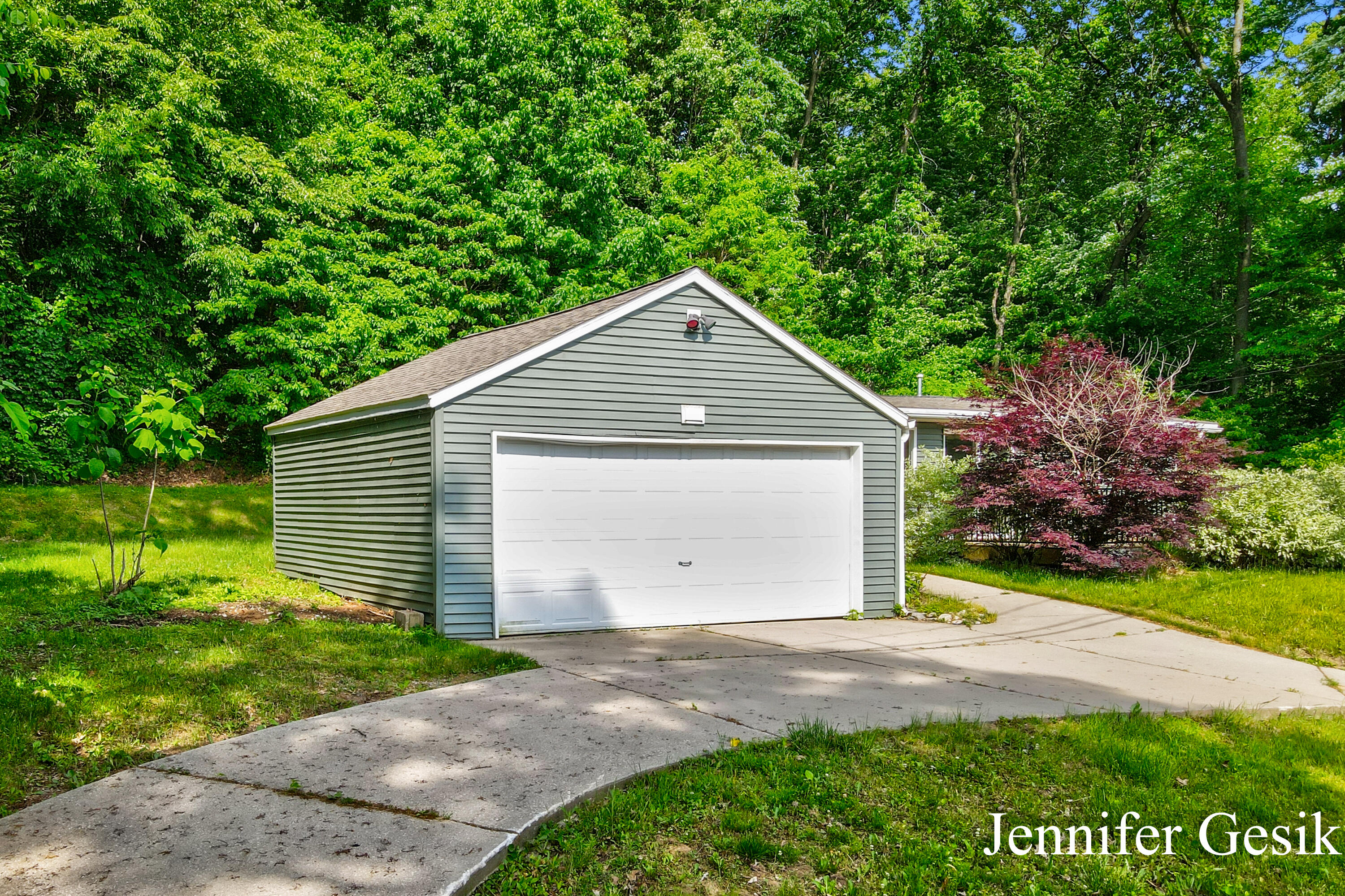 8735 Brower Lake Drive NE