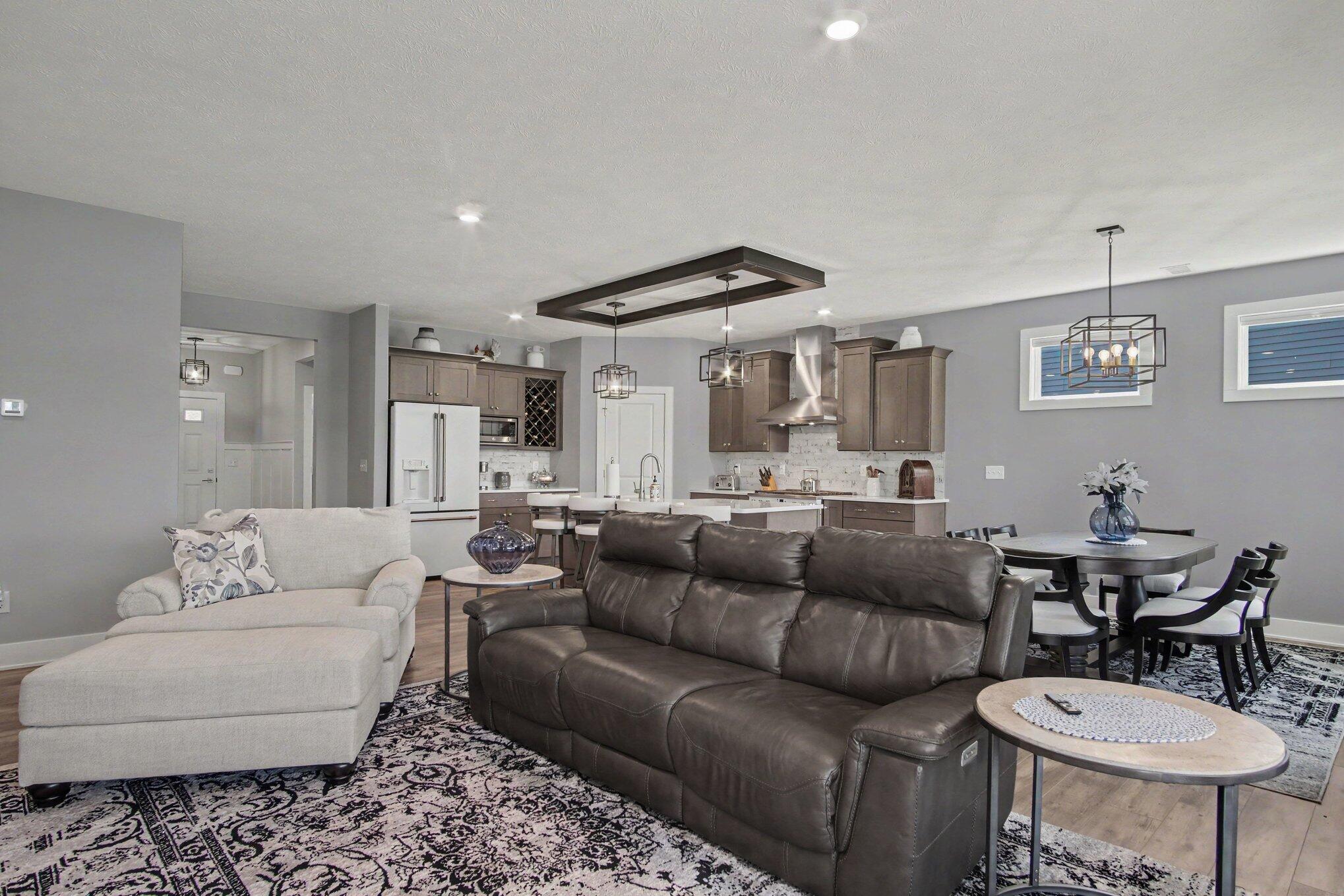 2929 Isle Grand Drive NE 11