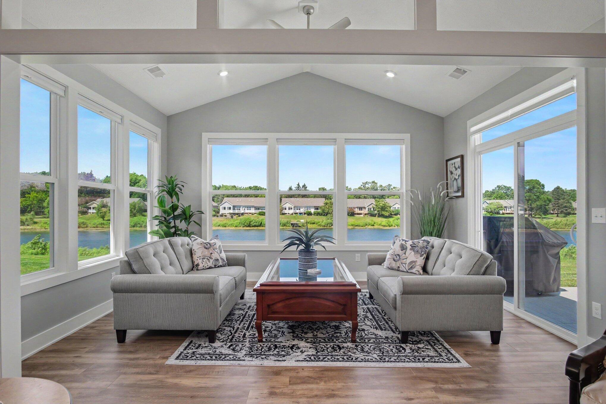 2929 Isle Grand Drive NE 11