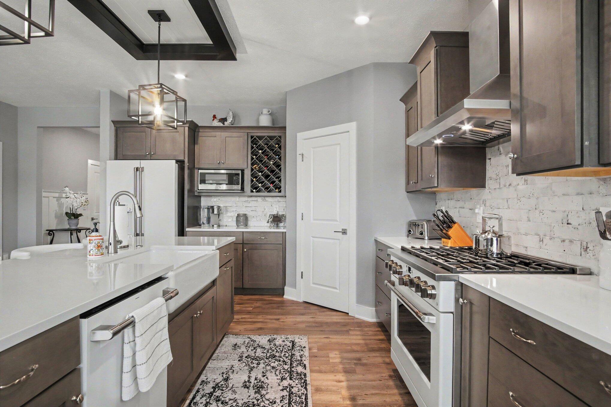 2929 Isle Grand Drive NE 11