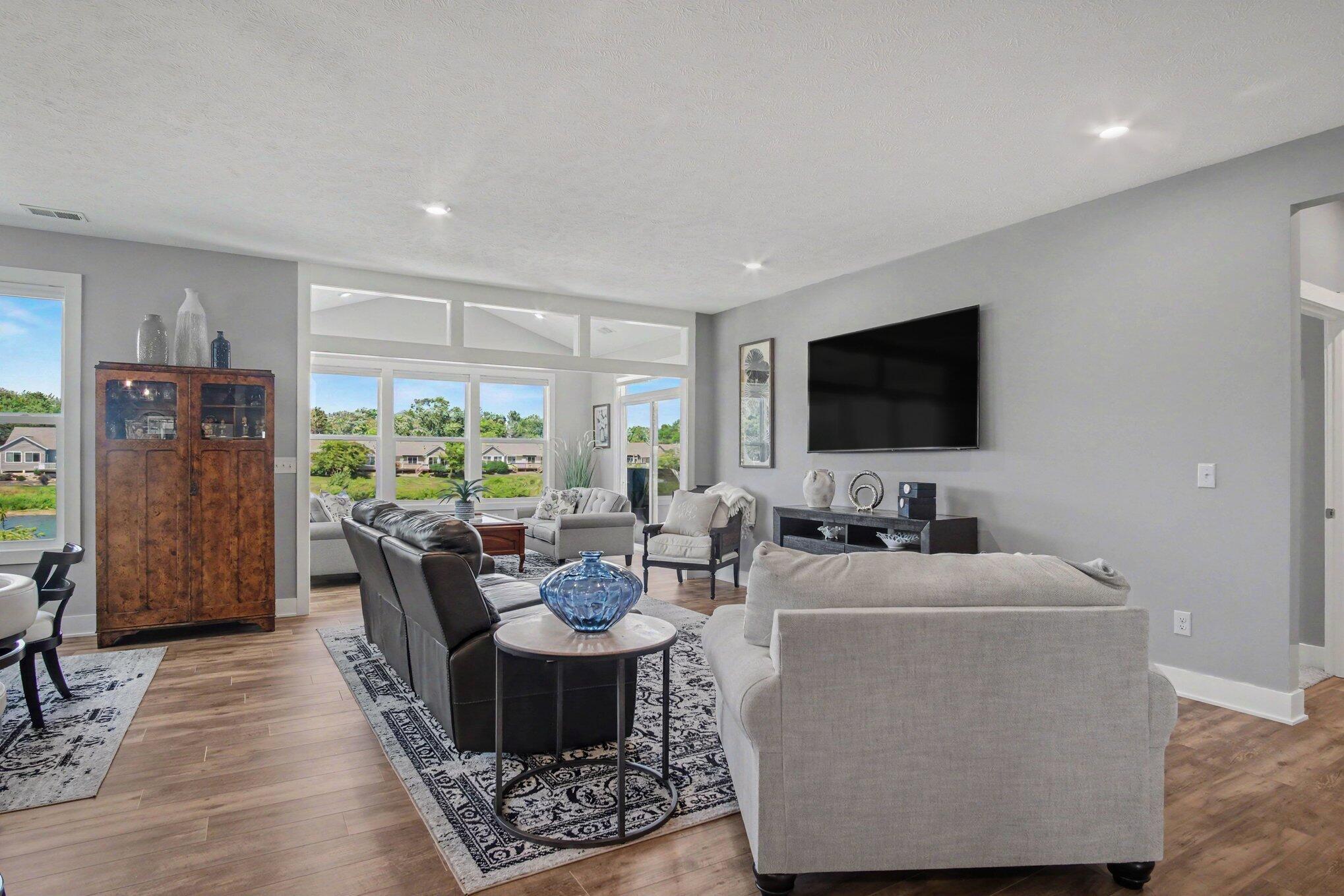 2929 Isle Grand Drive NE 11
