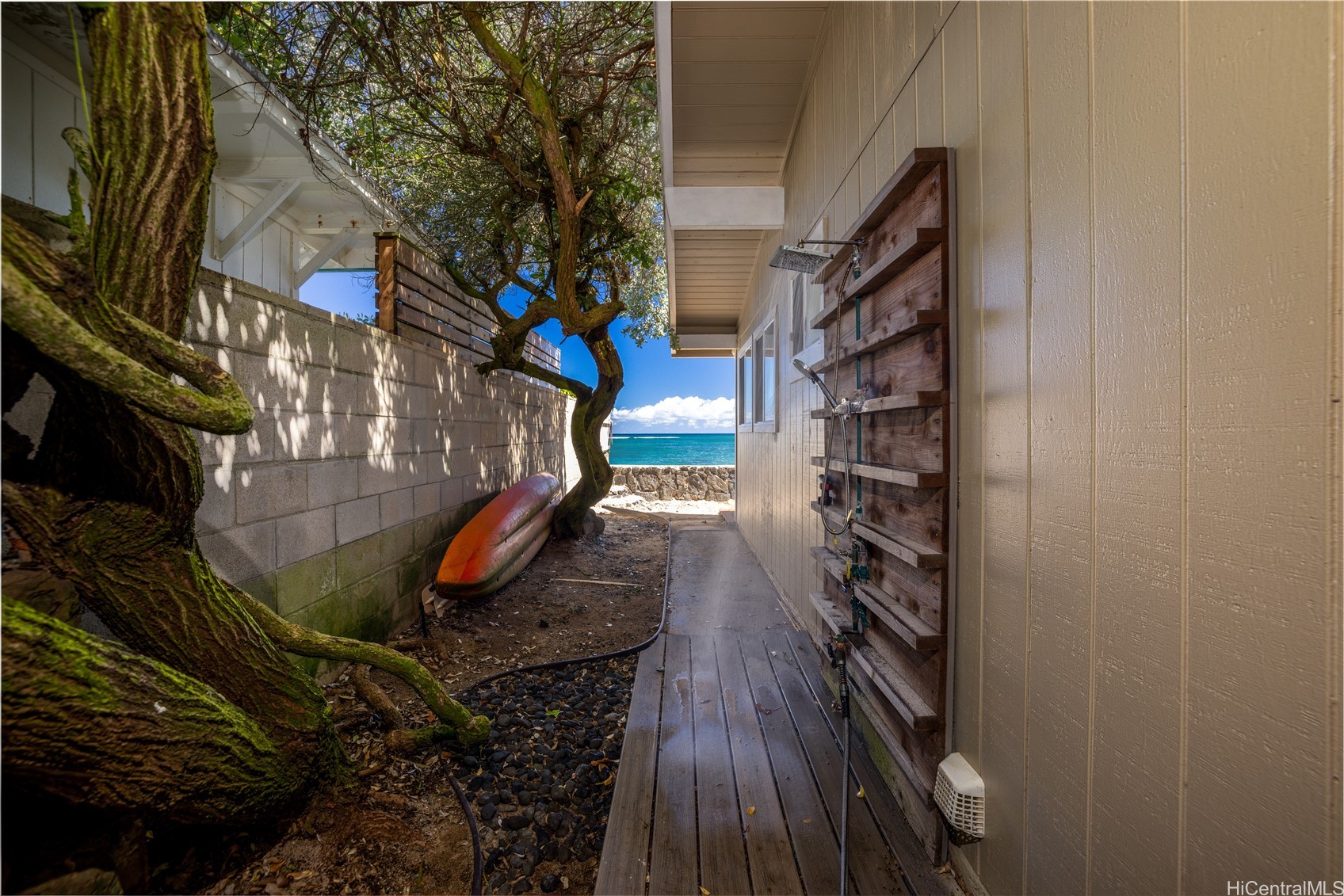 68-697 Farrington Highway