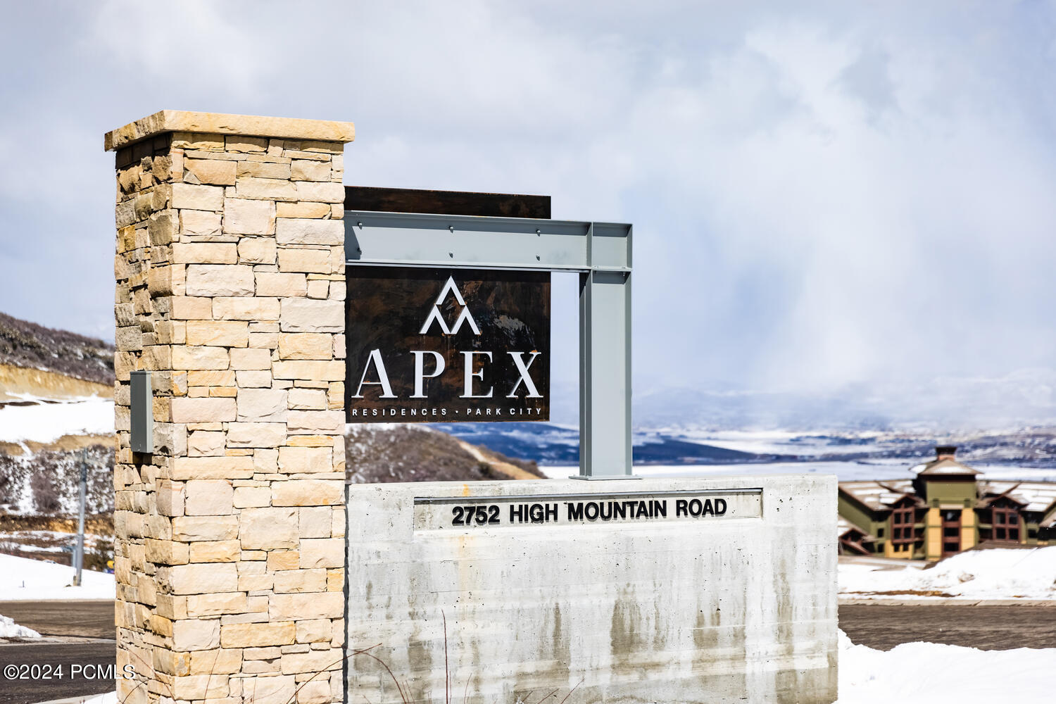 2752 W High Mountain Road, 1501