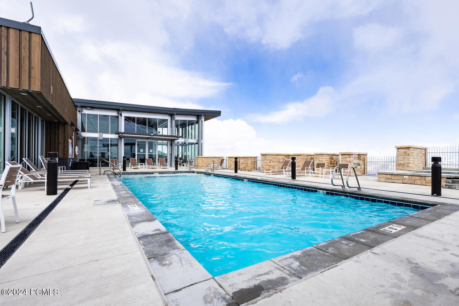 2752 W High Mountain Road, 1501