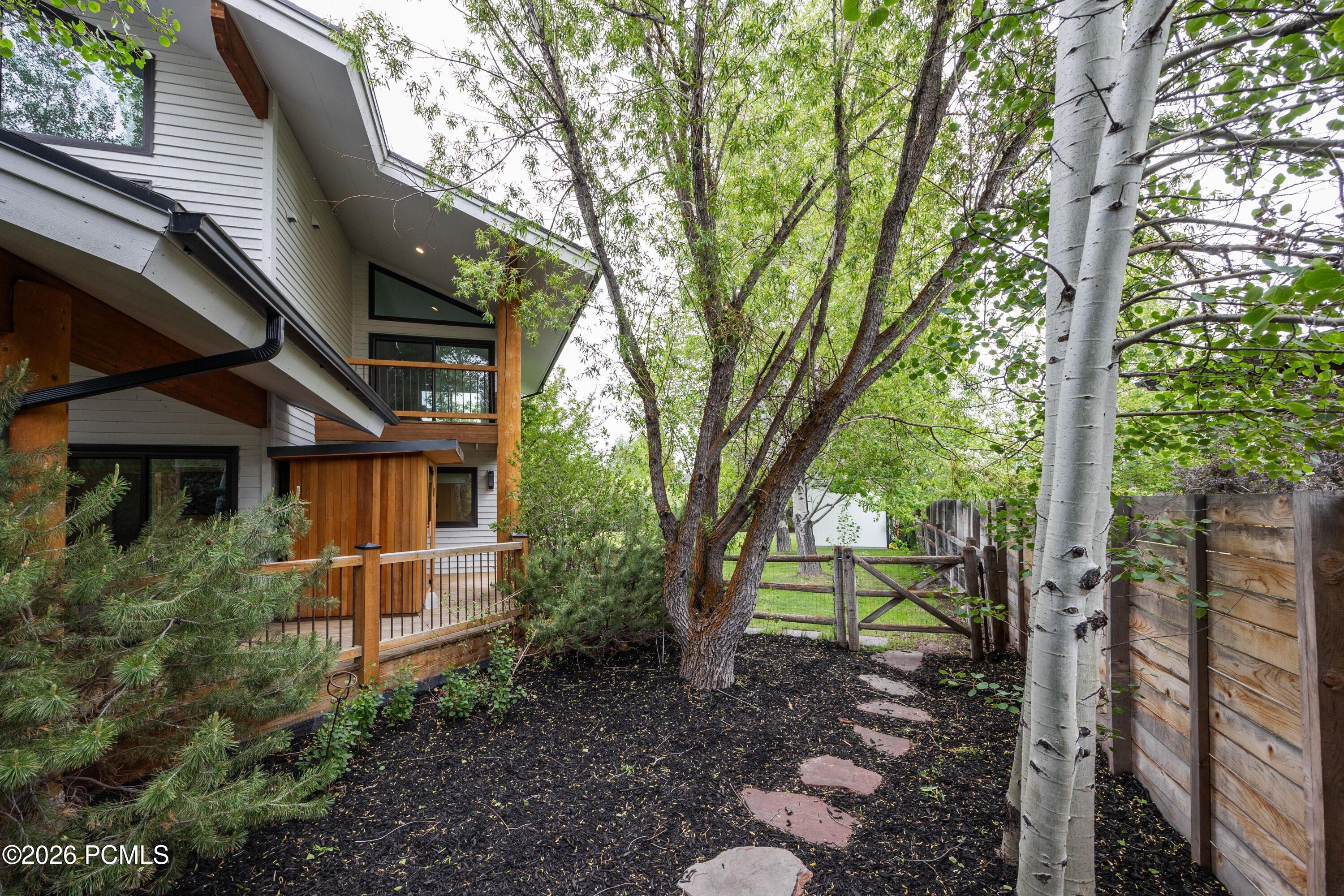 5064 E Meadows Drive