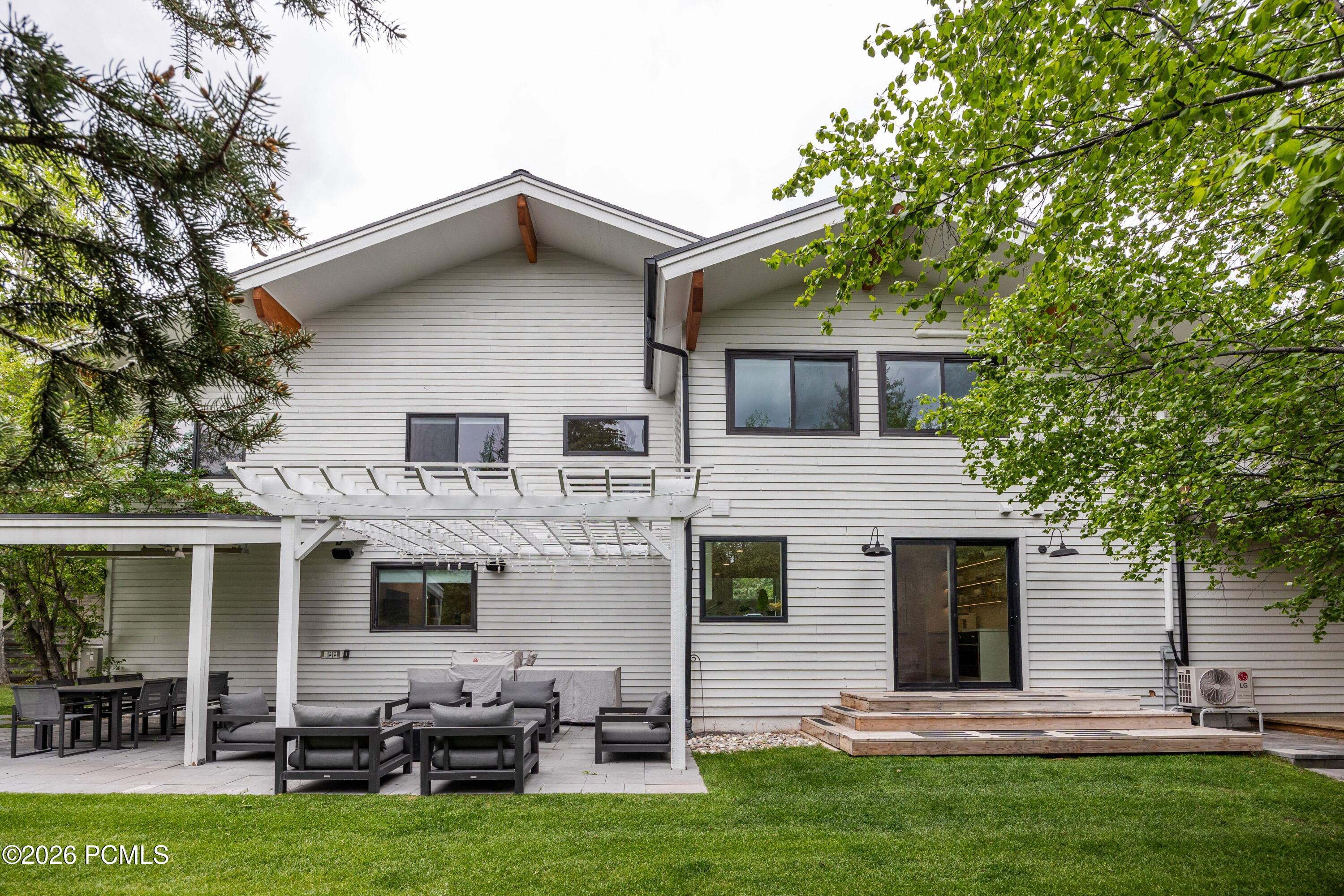 5064 E Meadows Drive