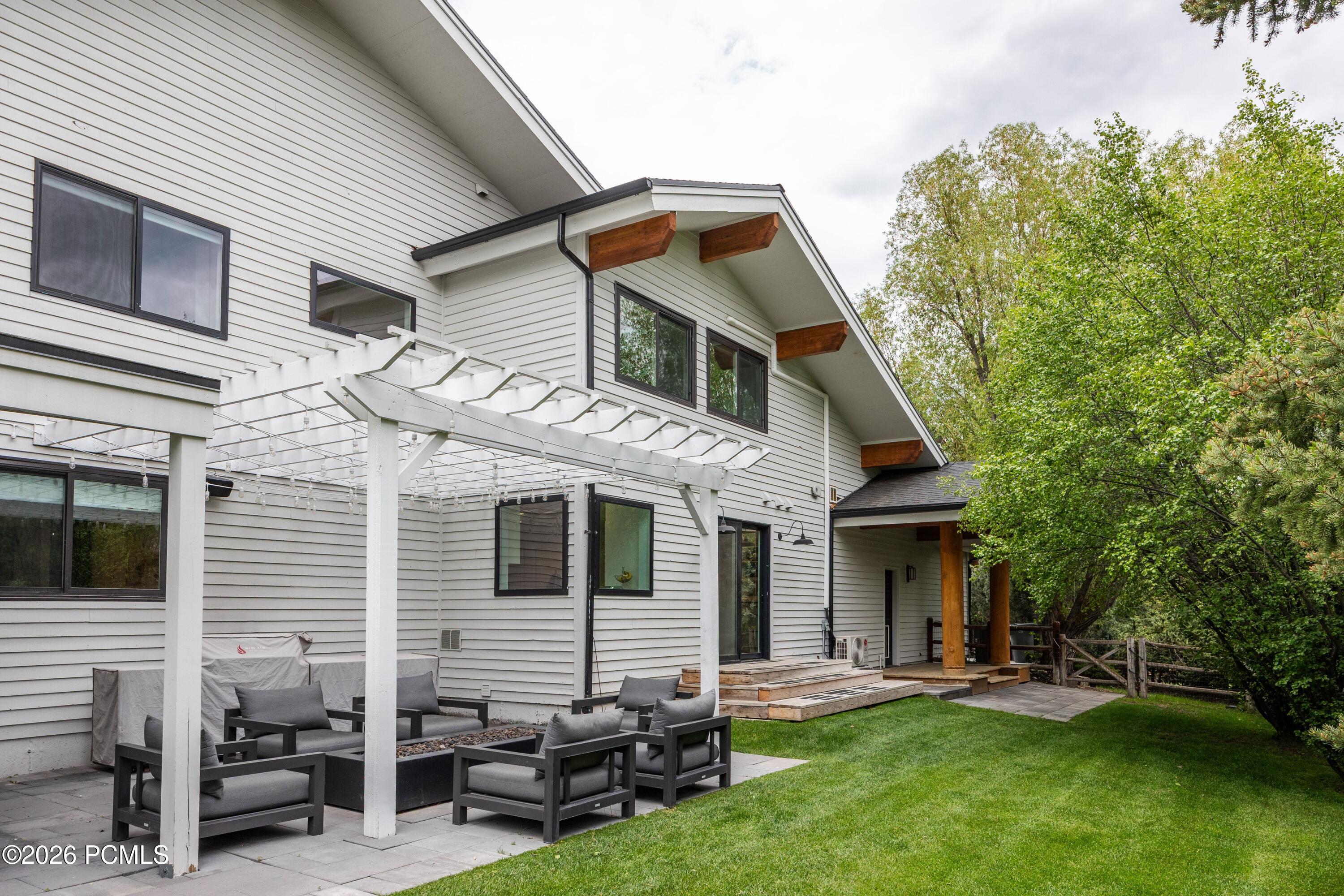 5064 E Meadows Drive