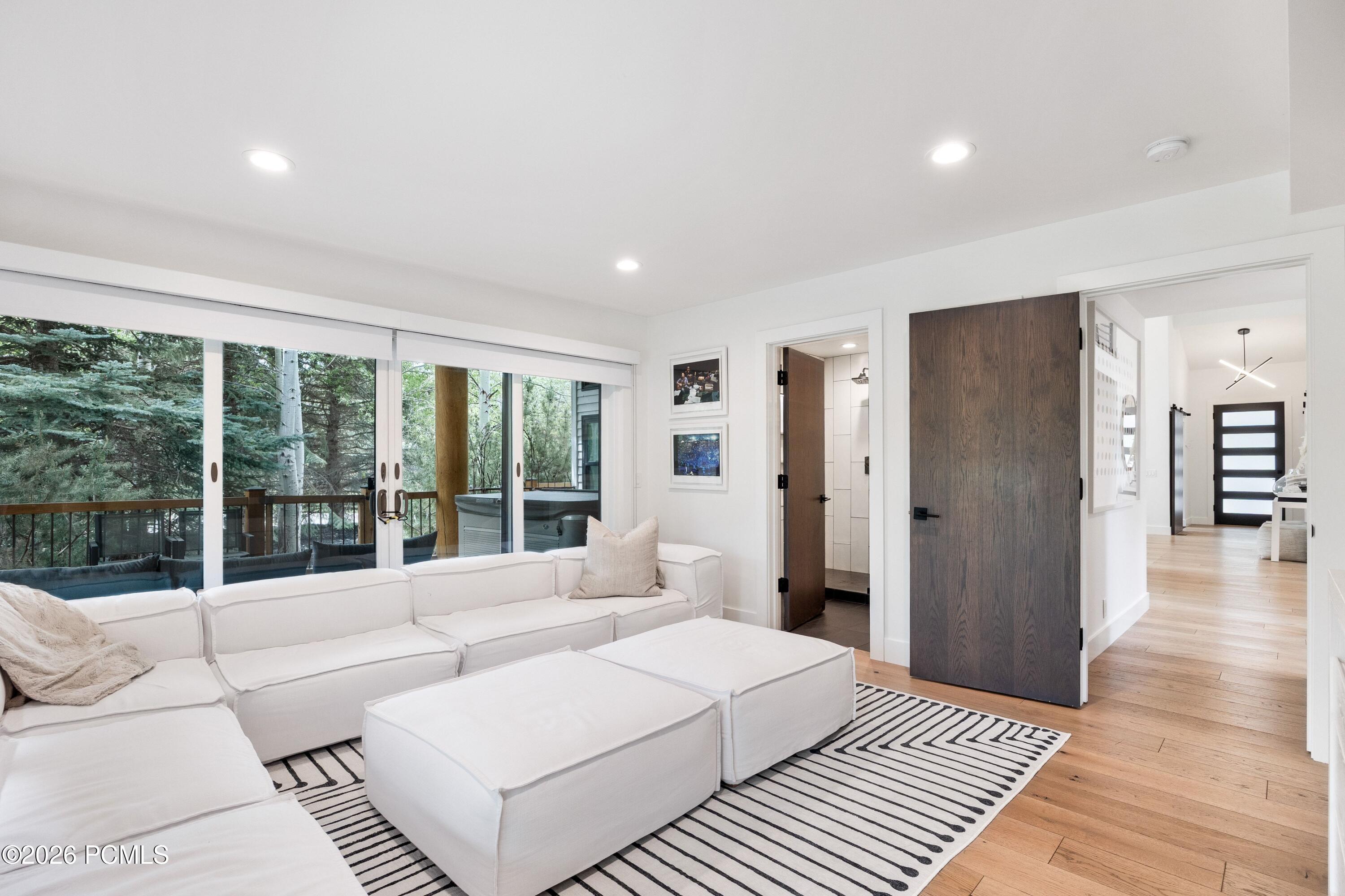 5064 E Meadows Drive