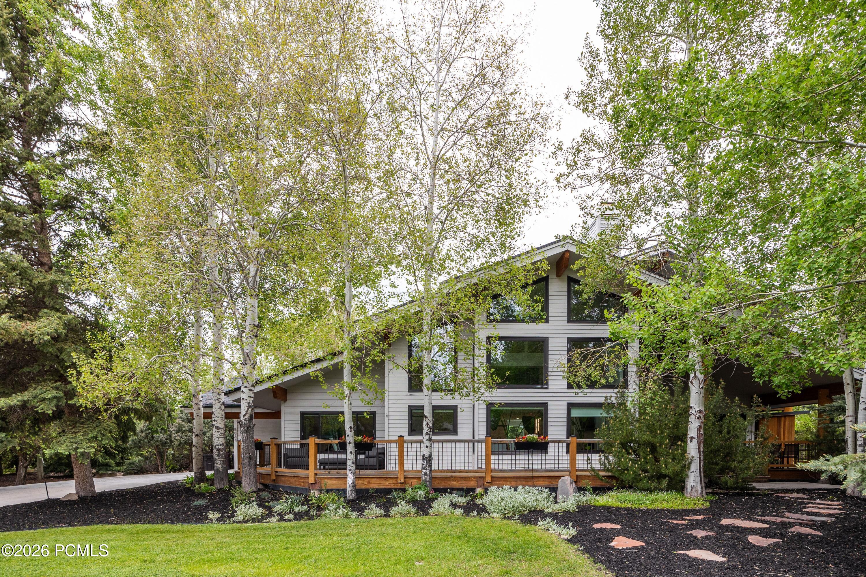 5064 E Meadows Drive