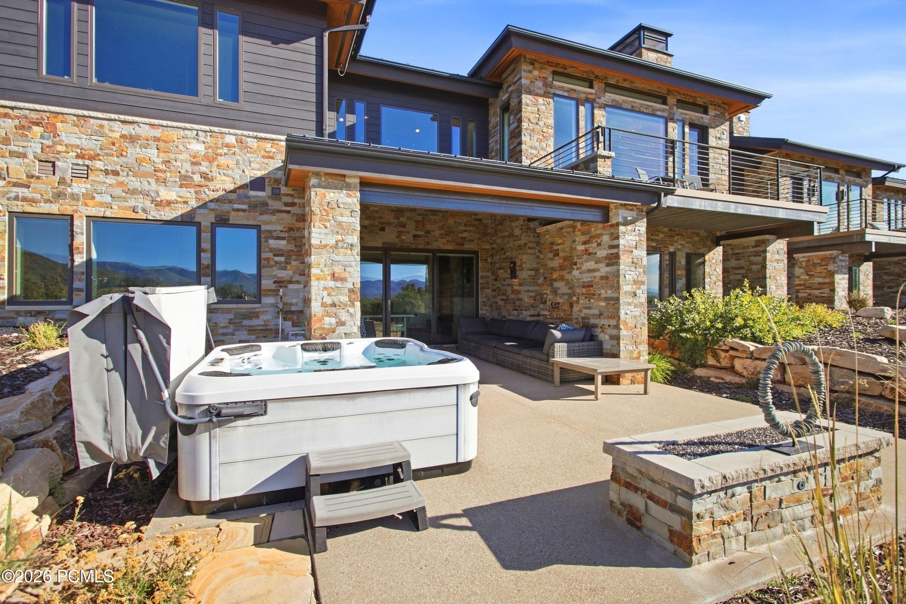 1163 W Red Fox Road